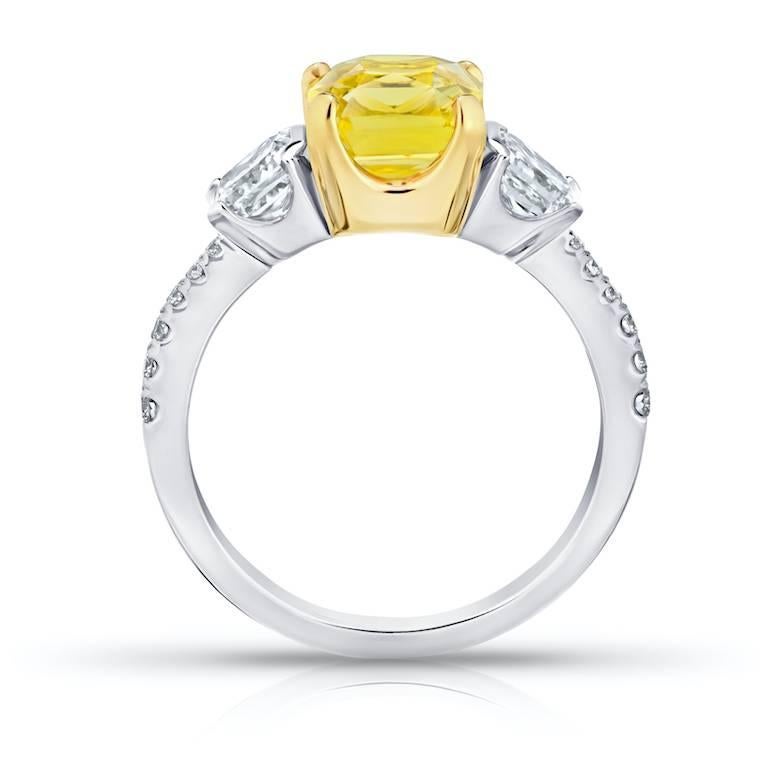 Contemporary 3.15 Carat Yellow Natural Sapphire and Diamond Platinum and 18k Yellow Gold Ring