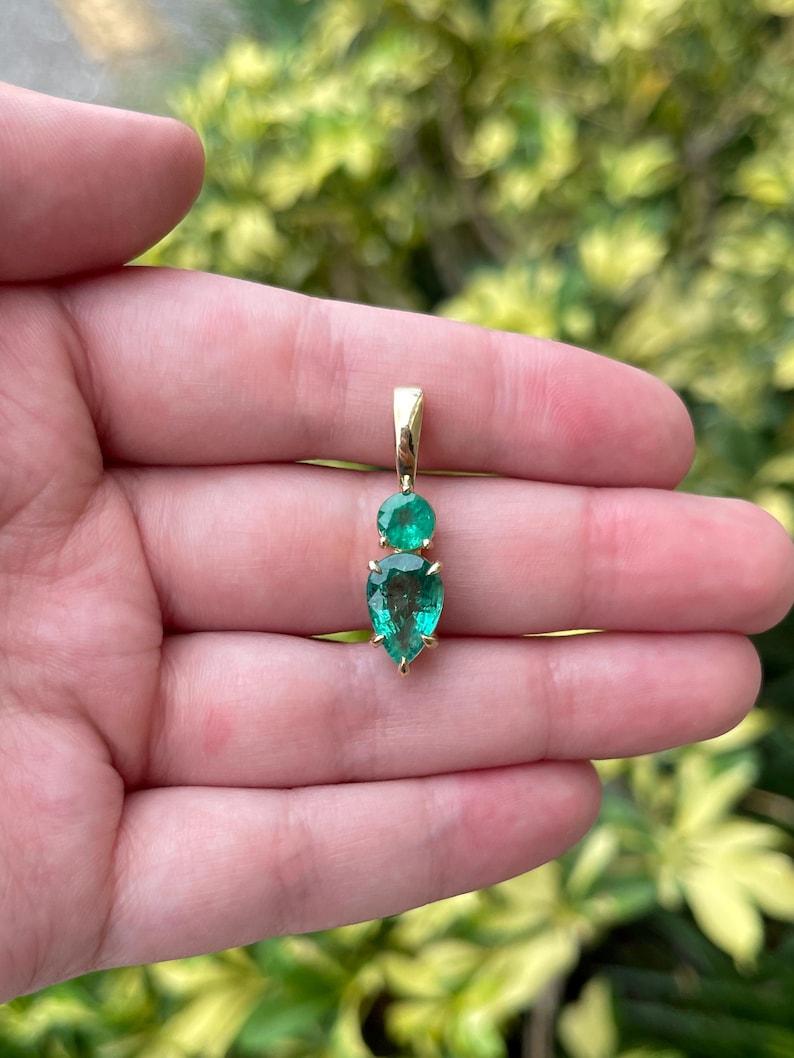 3,15 Karat Smaragd-Halskette aus Sambia  14K Gold Teardrop & Runde Anhänger im Zustand „Neu“ im Angebot in Jupiter, FL