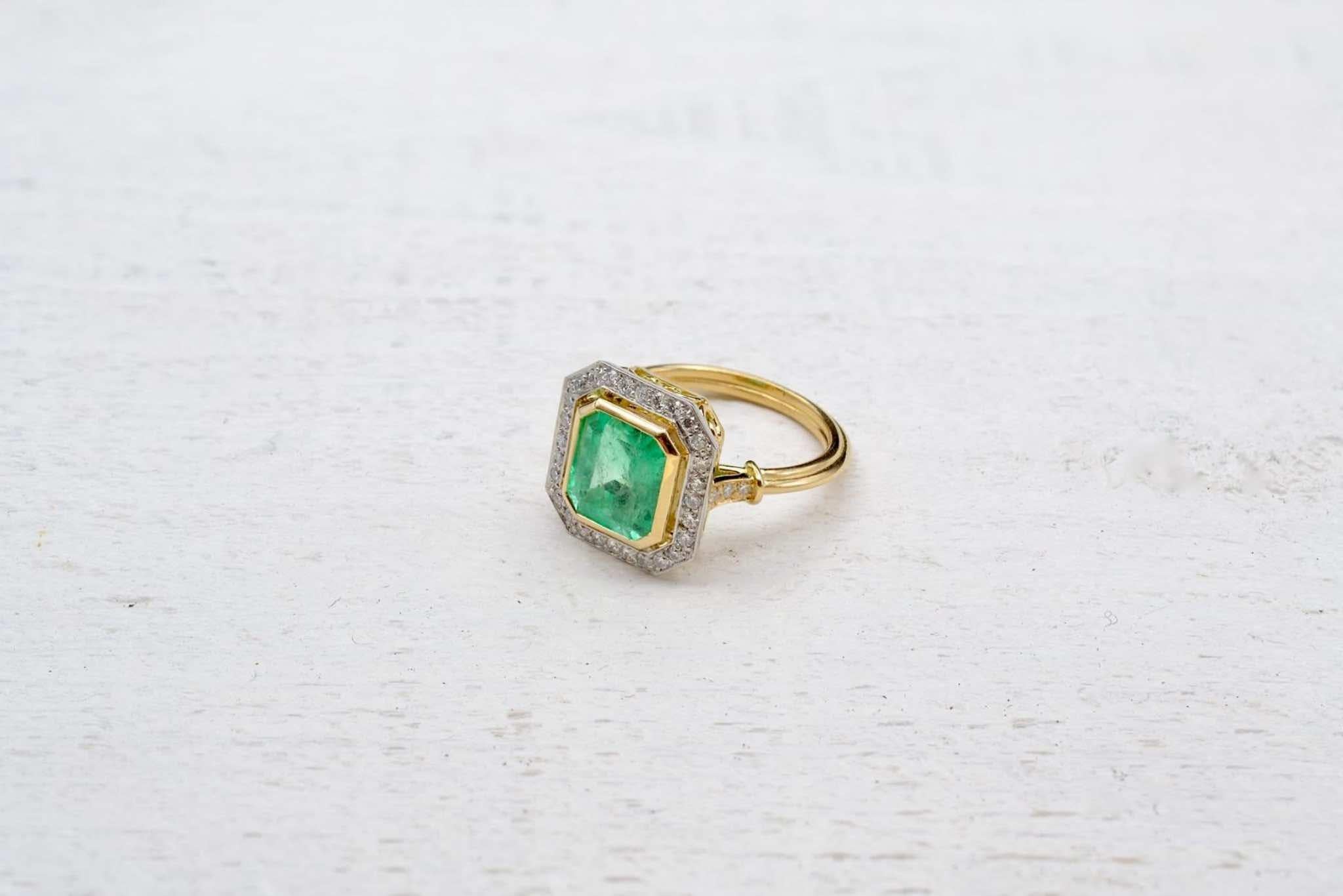 Hexagon Cut  3.15 carats Colombian Emerald and diamonds ring For Sale