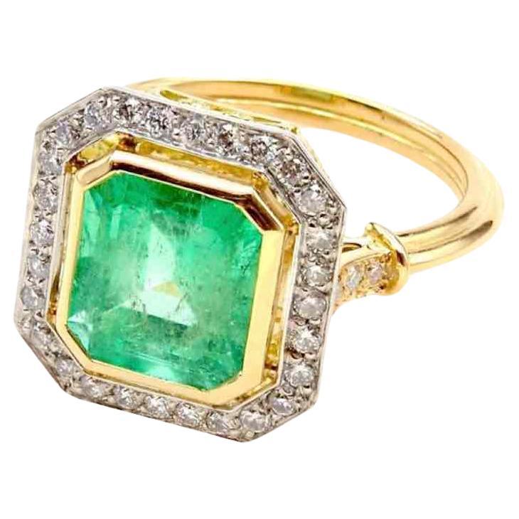  3.15 carats Colombian Emerald and diamonds ring For Sale