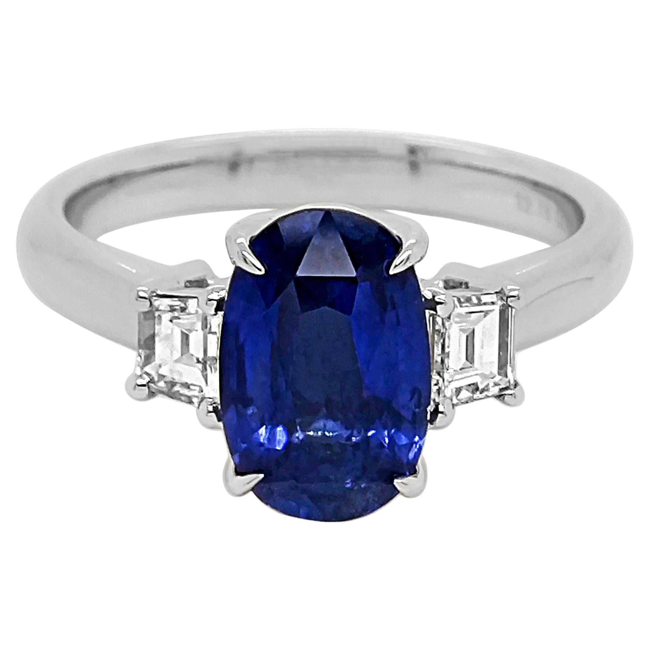3.15 Carats Sapphire and White Diamond White Gold Ring