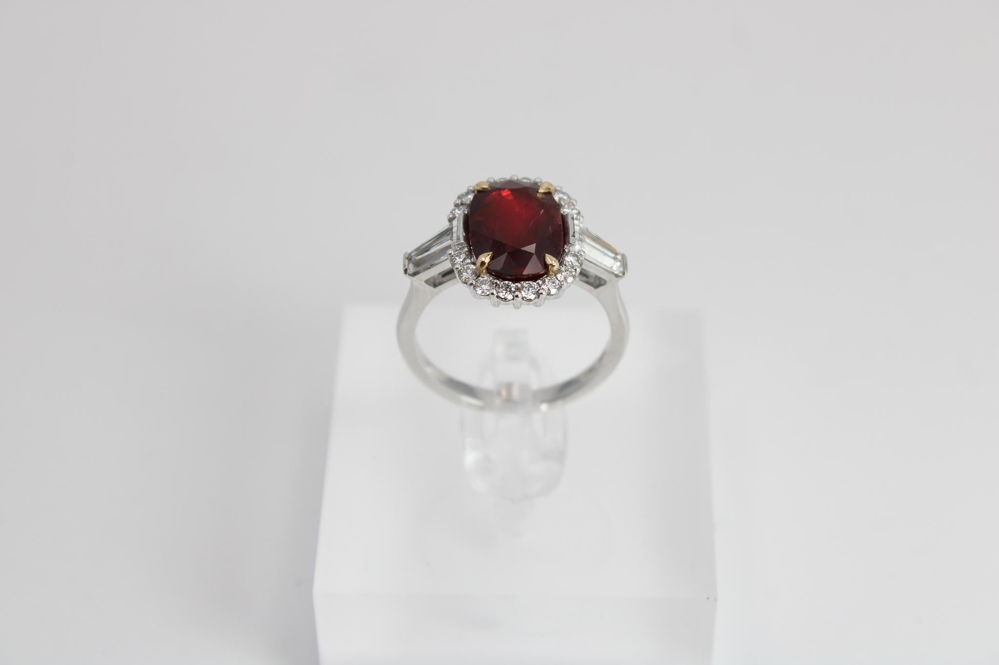 3.15 ct Mozambique Ruby and Diamond Ring, GRS Certified, No Heat In New Condition For Sale In Roma, IT