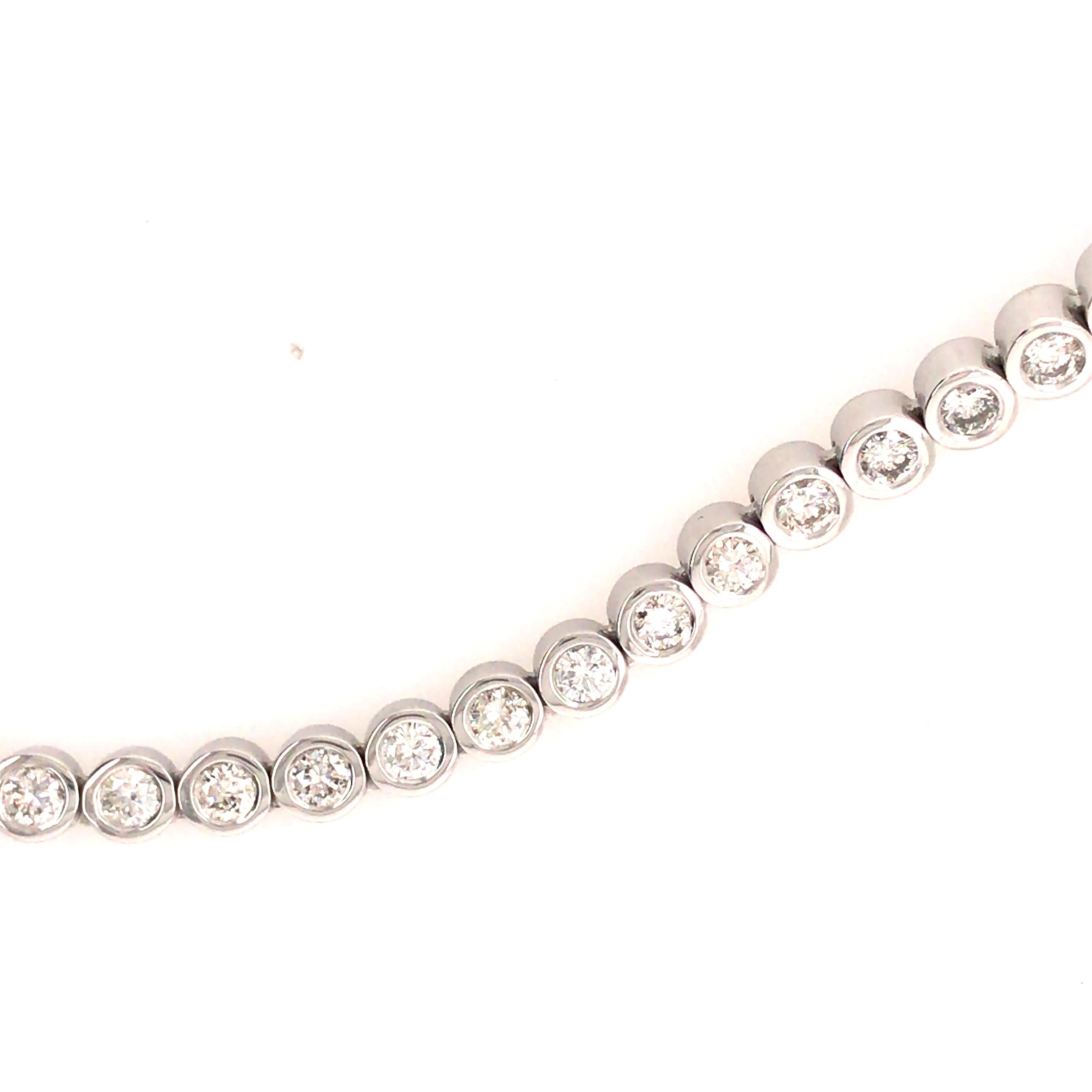 Collier tennis en or blanc 14 carats et diamants Bon état - En vente à Boca Raton, FL
