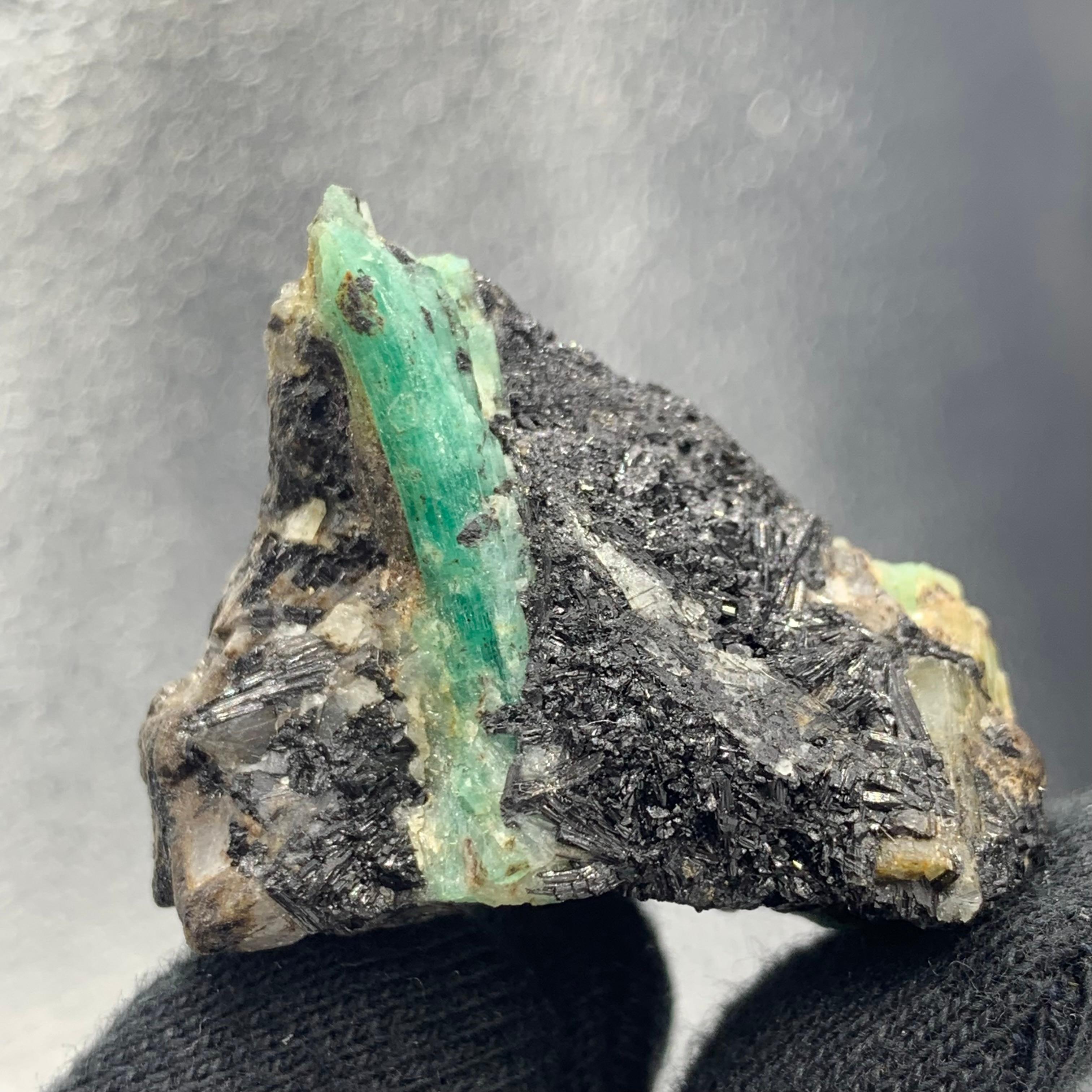 Adam Style 31.50 Gram Gorgeous Emerald Specimen From Chitral, Pakistan  For Sale