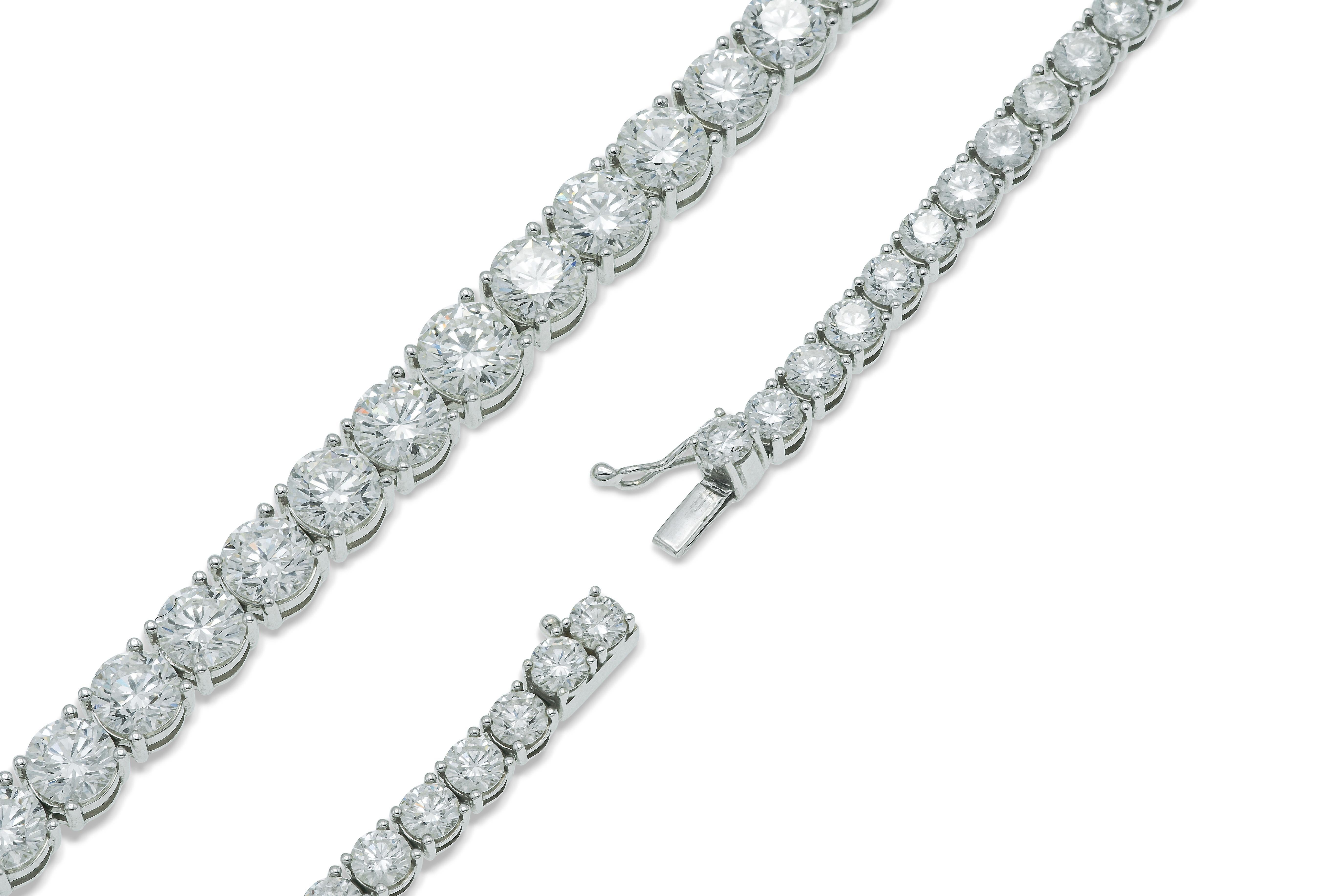 31.56 Carat Round Brilliant Cut Diamond Riviera Necklace In Good Condition For Sale In New York, NY