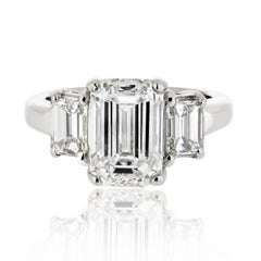 Anillo de compromiso de diamantes de 3,15 ct talla esmeralda GIA con tres piedras