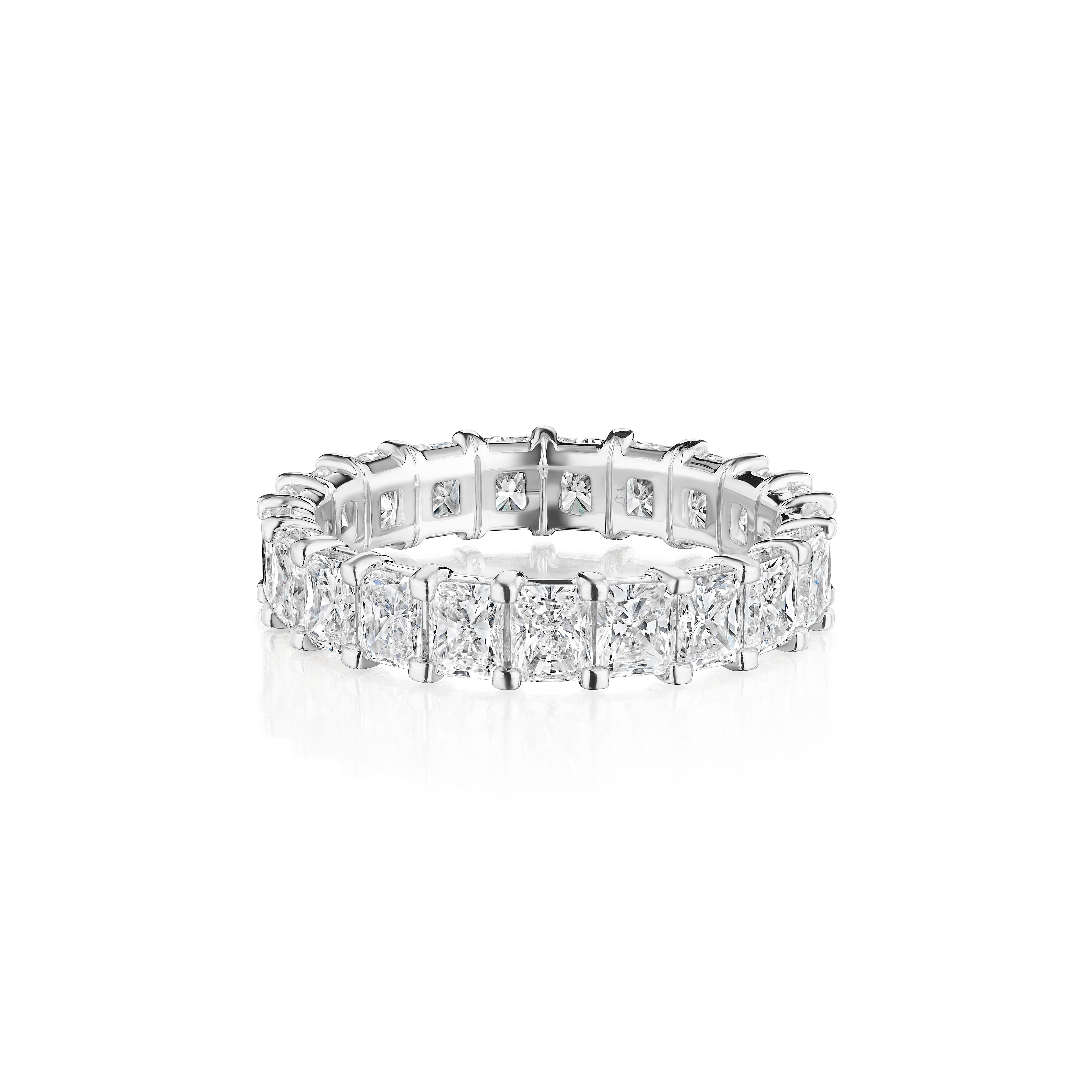 Modern 3.15ct Radiant Cut Diamond Eternity Band in 18KT Gold For Sale