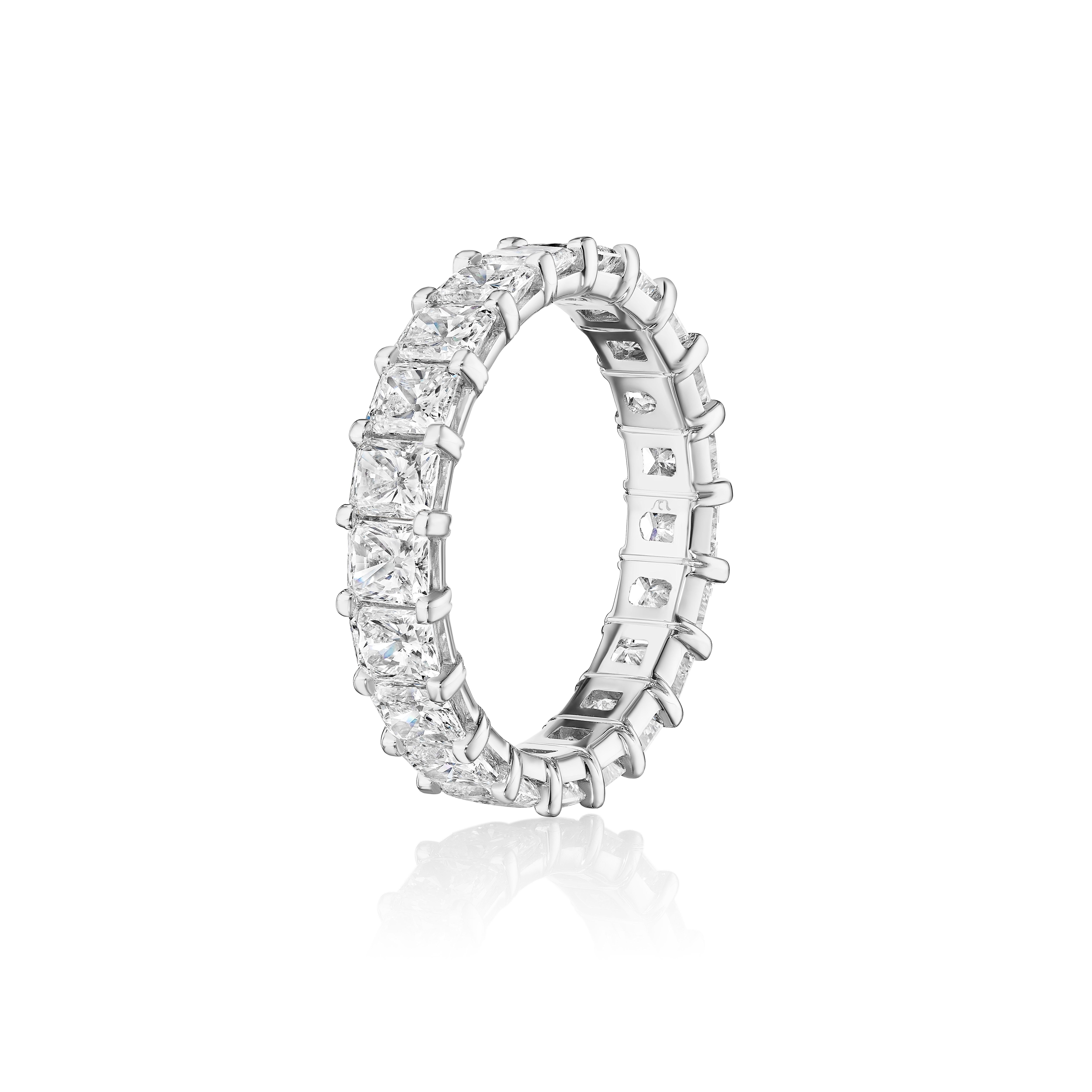 3.15ct Radiant Cut Diamond Eternity Band in 18KT Gold In New Condition For Sale In New York, NY