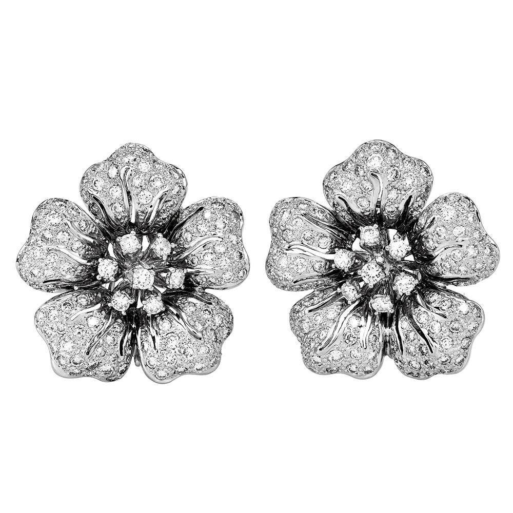 Taglio rotondo 3,15cts  Orecchini a clip con diamante e fiore scintillante in oro bianco 18 carati in vendita