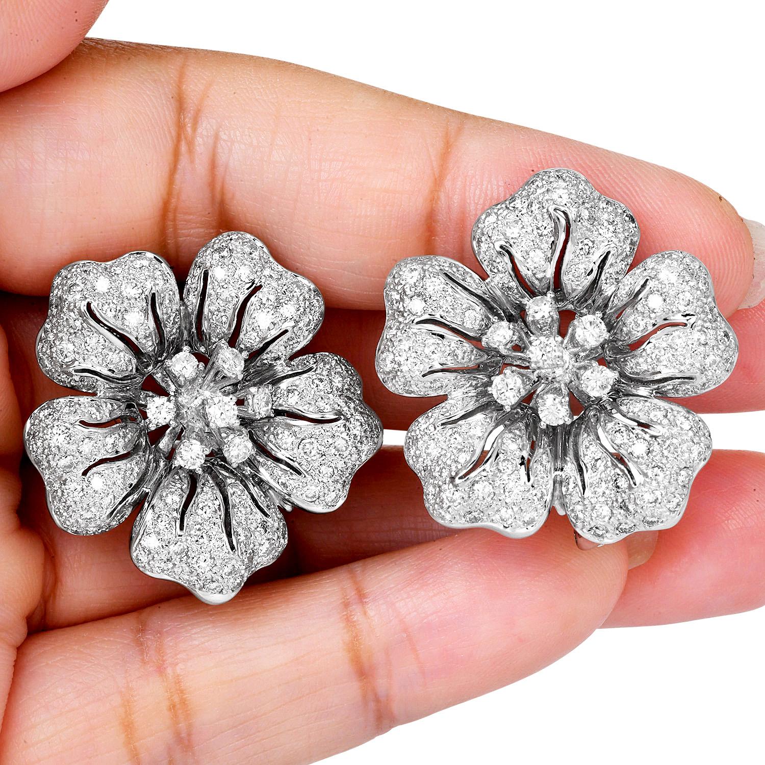 Donna 3,15cts  Orecchini a clip con diamante e fiore scintillante in oro bianco 18 carati in vendita