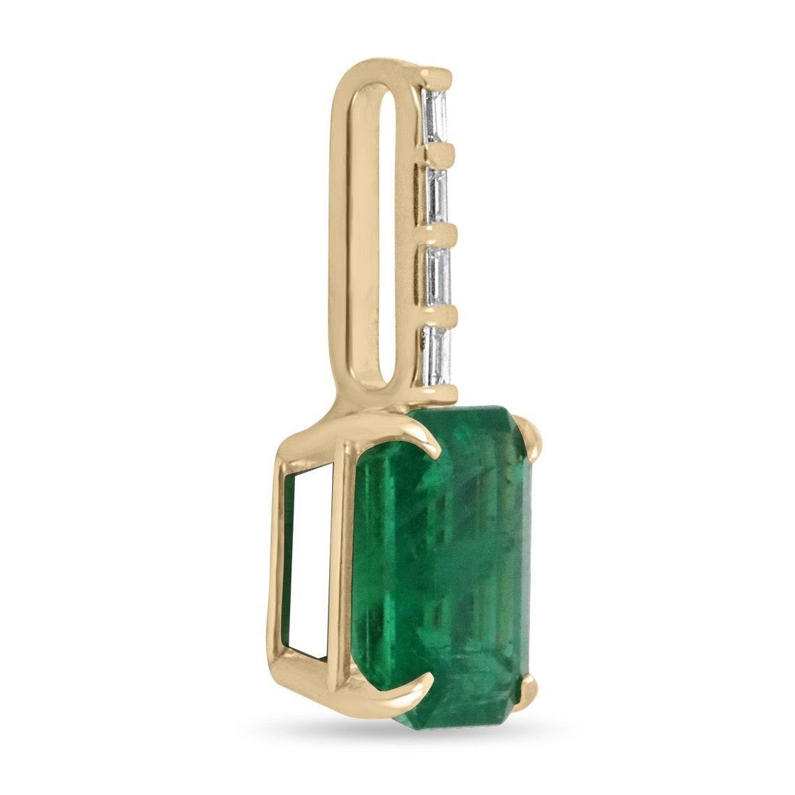 3,15tcw 14K Smaragdschliff Smaragd im Smaragdschliff & Diamant Bail Halskette Vertical Smaragd (Moderne) im Angebot