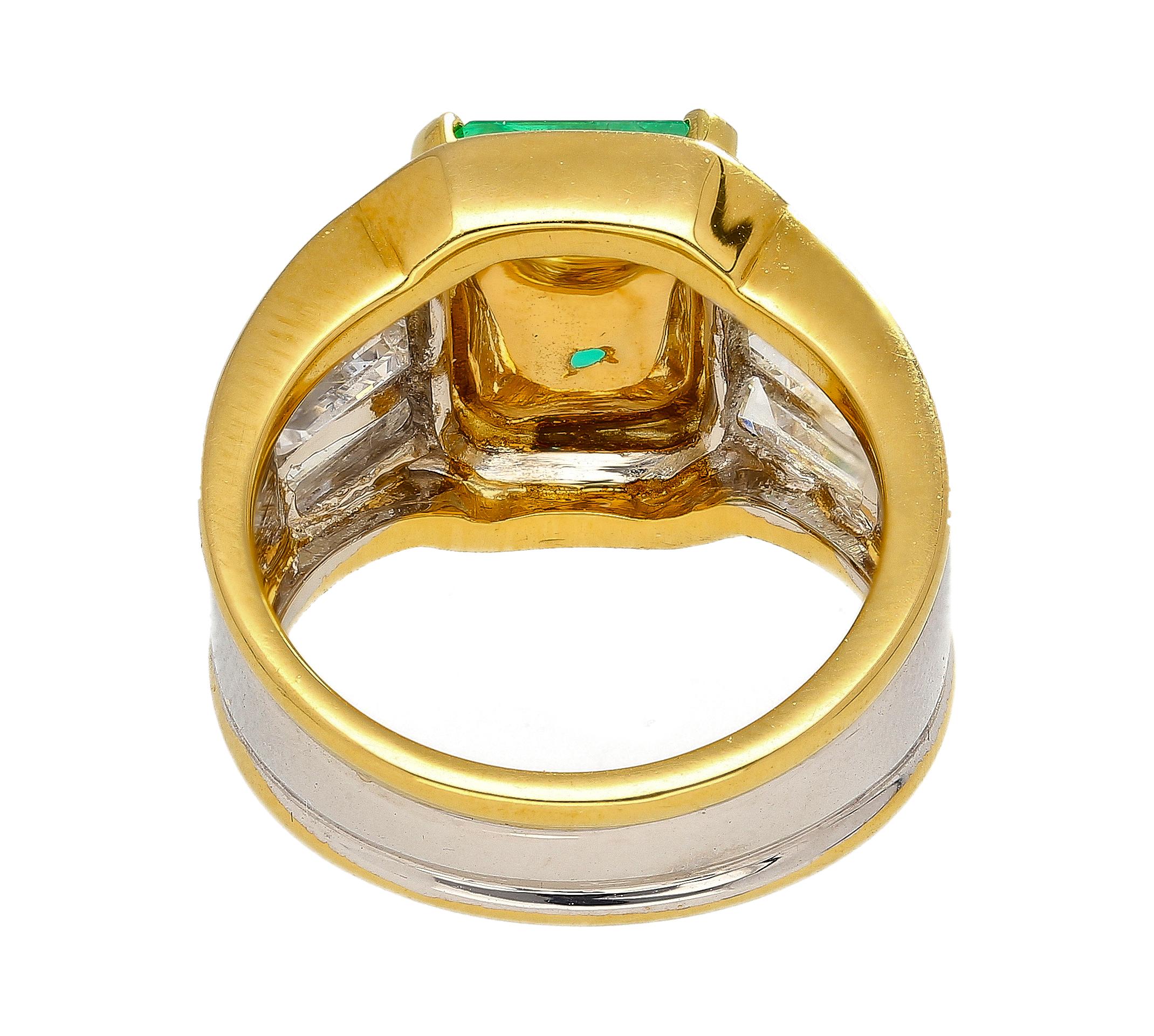 Emerald Cut 3.16 Carat Colombian Emerald Insignificant Oil Unisex Ring in Platinum & 18K  For Sale