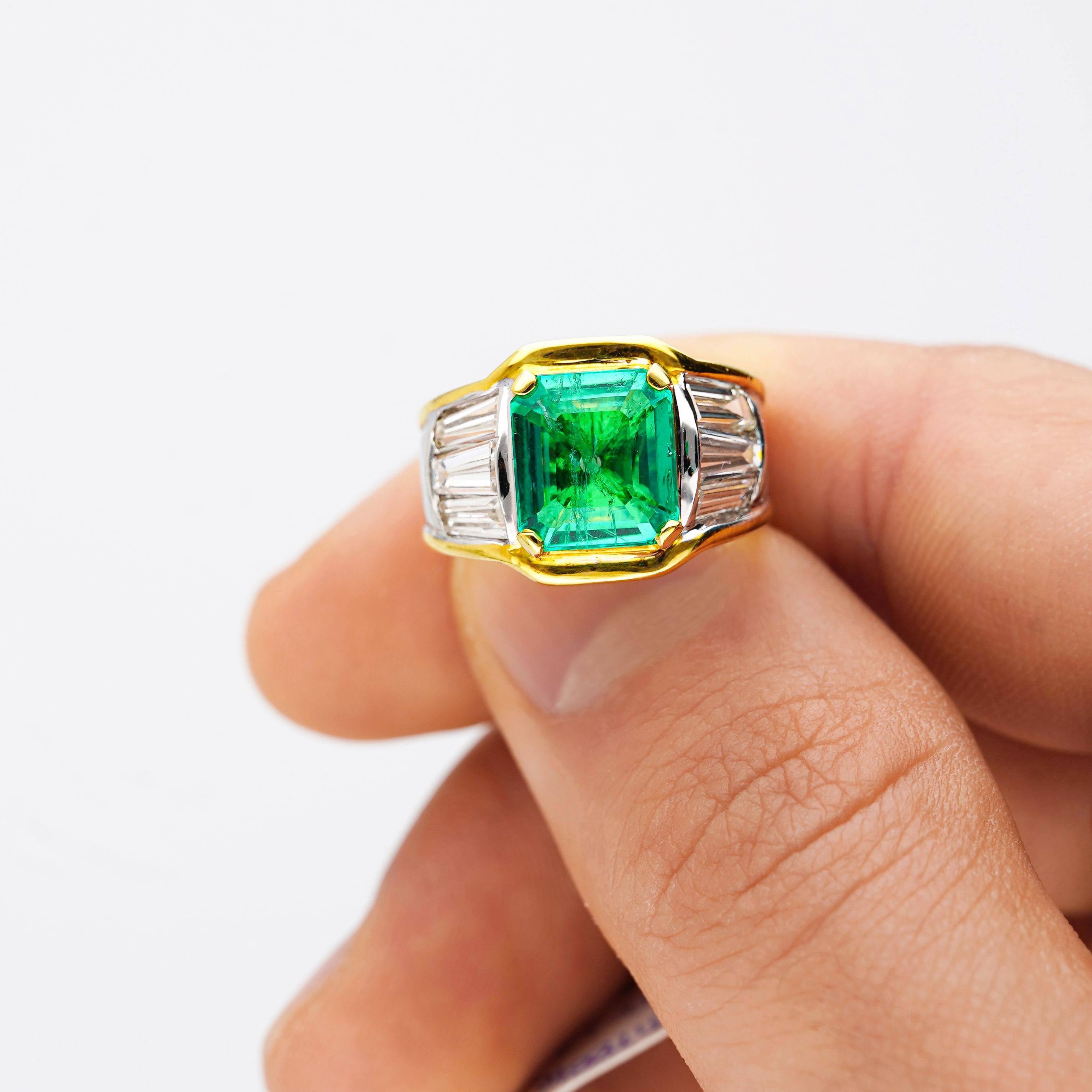 3.16 Carat Colombian Emerald Insignificant Oil Unisex Ring in Platinum & 18K  For Sale 1