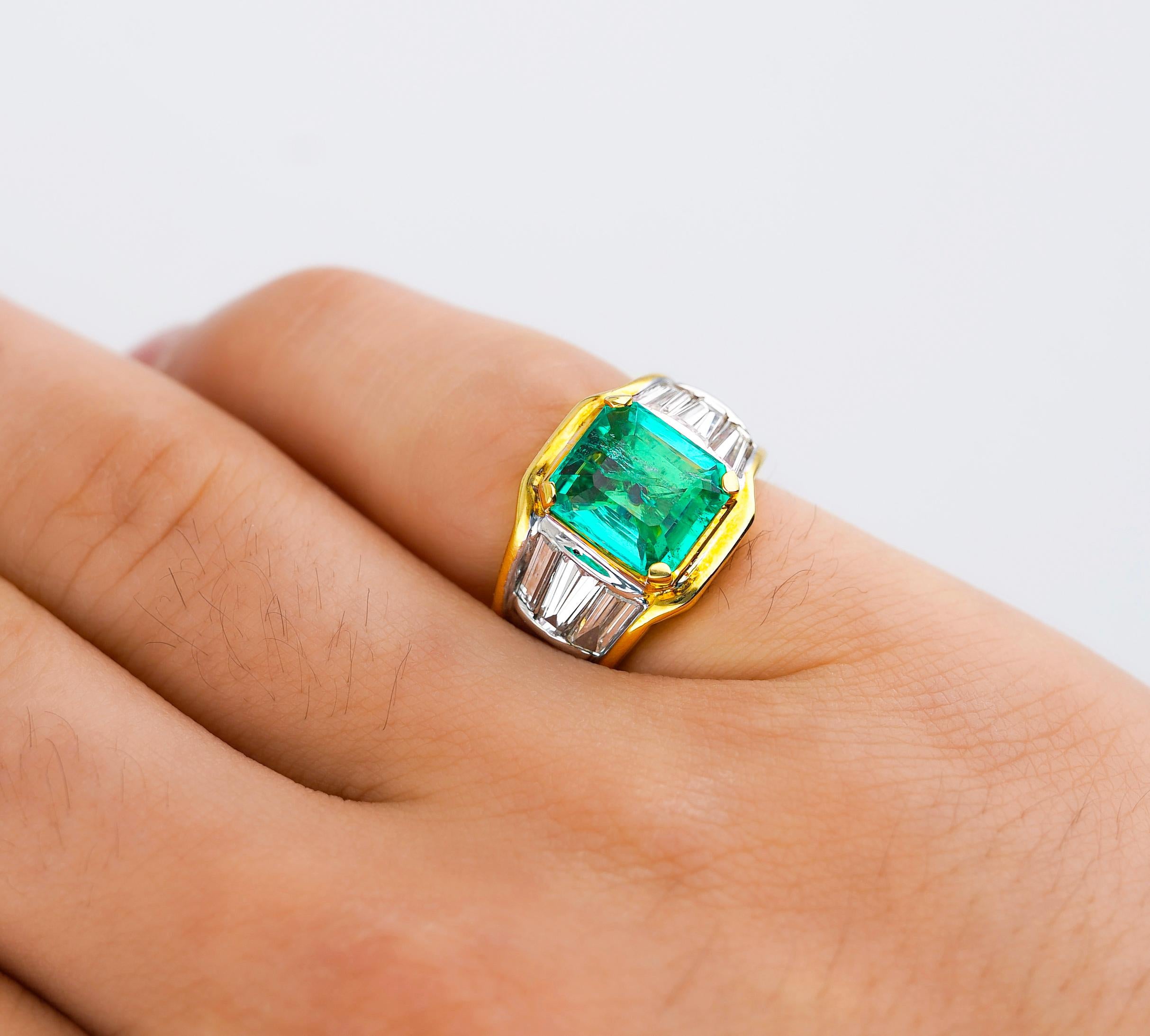 3.16 Carat Colombian Emerald Insignificant Oil Unisex Ring in Platinum & 18K  For Sale 2