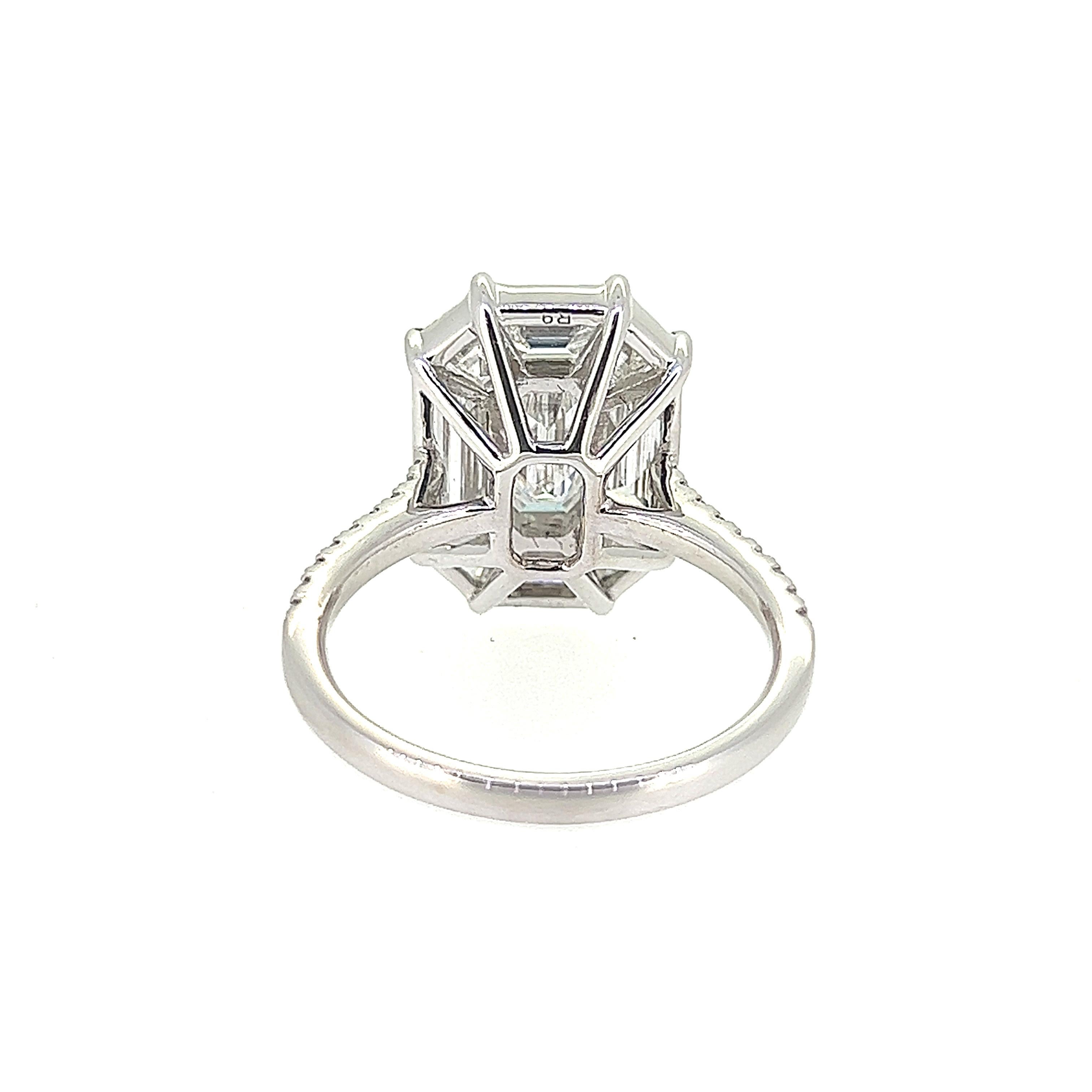 3,16 Karat Diamant-Illusion-Fassung Stufenschliff-Ring 18 Karat Weißgold für Damen oder Herren im Angebot