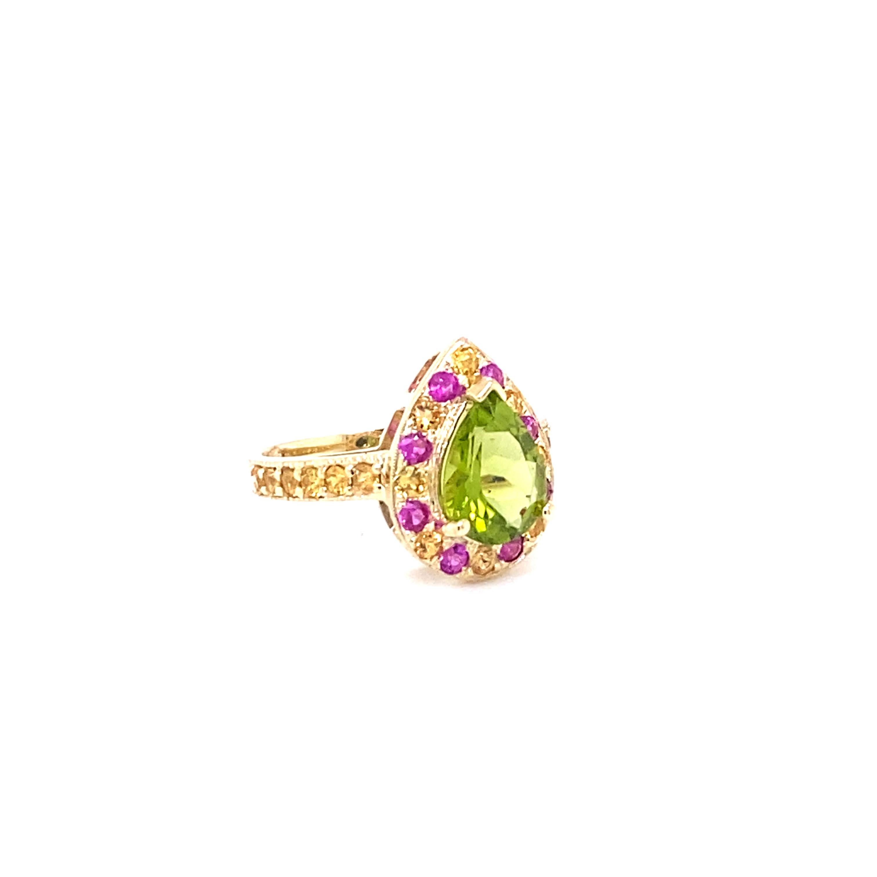 Pear Cut 3.16 Carat Peridot Sapphire Yellow Gold Engagement Ring For Sale