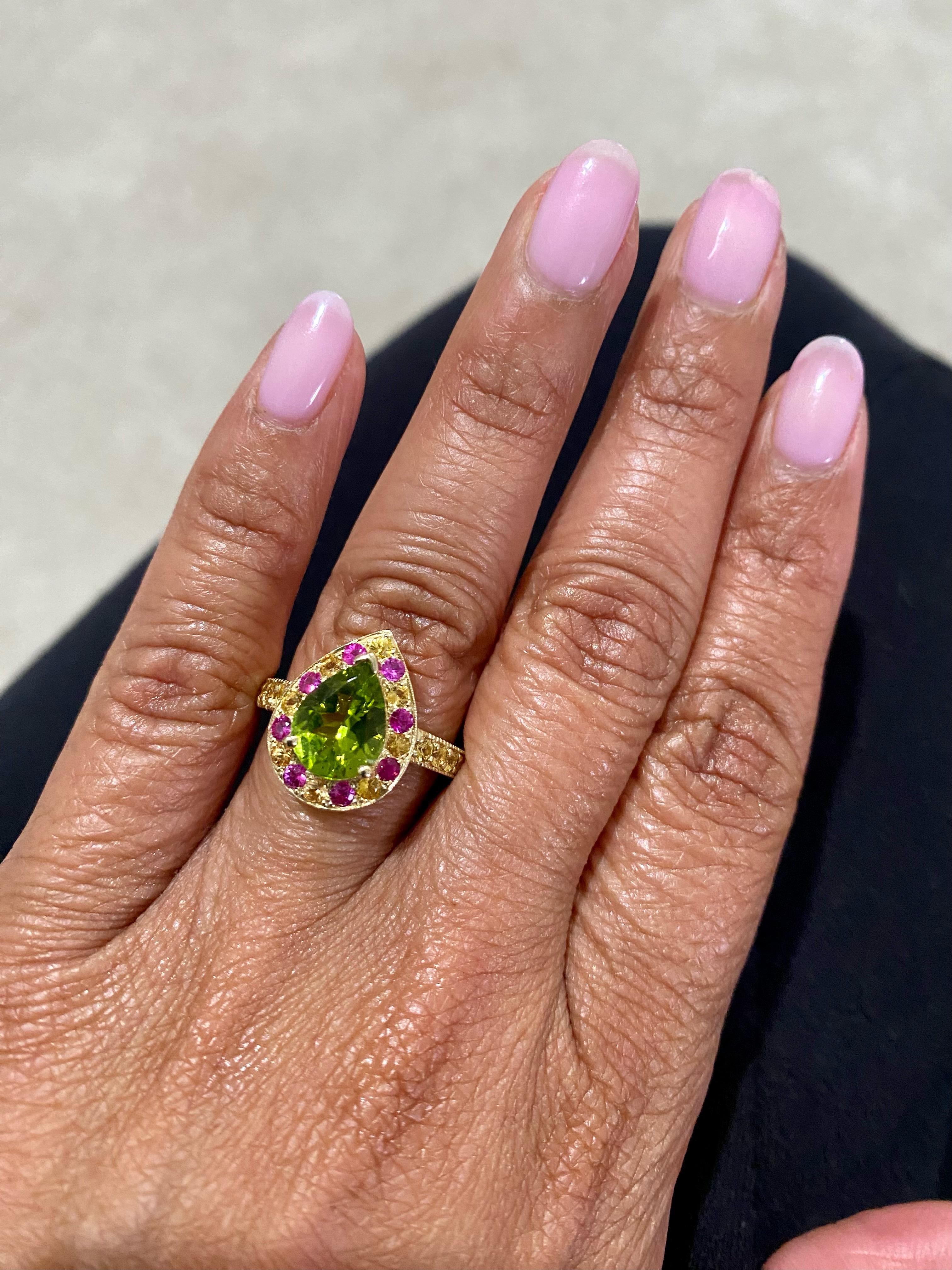 3.16 Carat Peridot Sapphire Yellow Gold Engagement Ring In New Condition For Sale In Los Angeles, CA