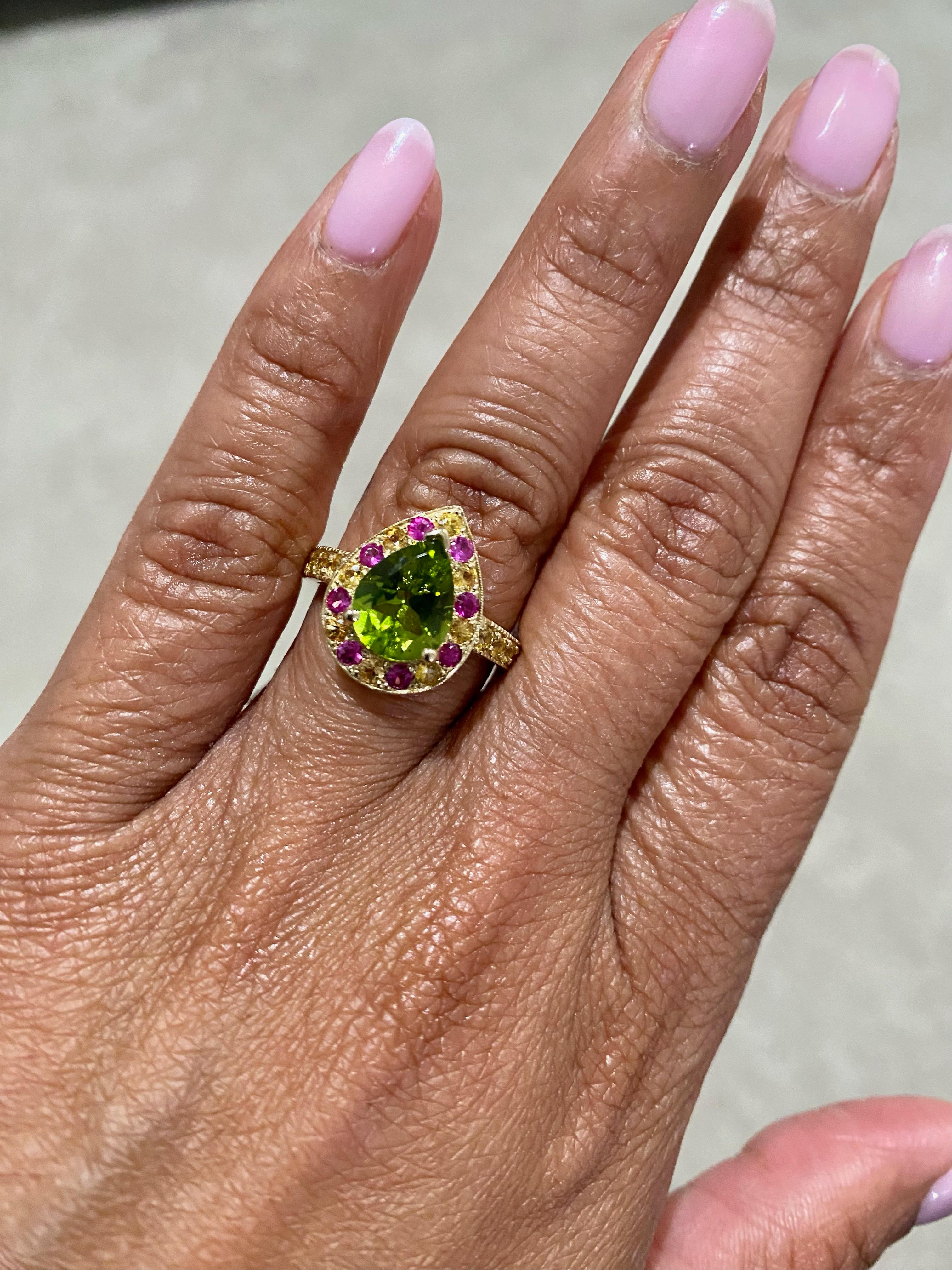 Women's 3.16 Carat Peridot Sapphire Yellow Gold Engagement Ring For Sale