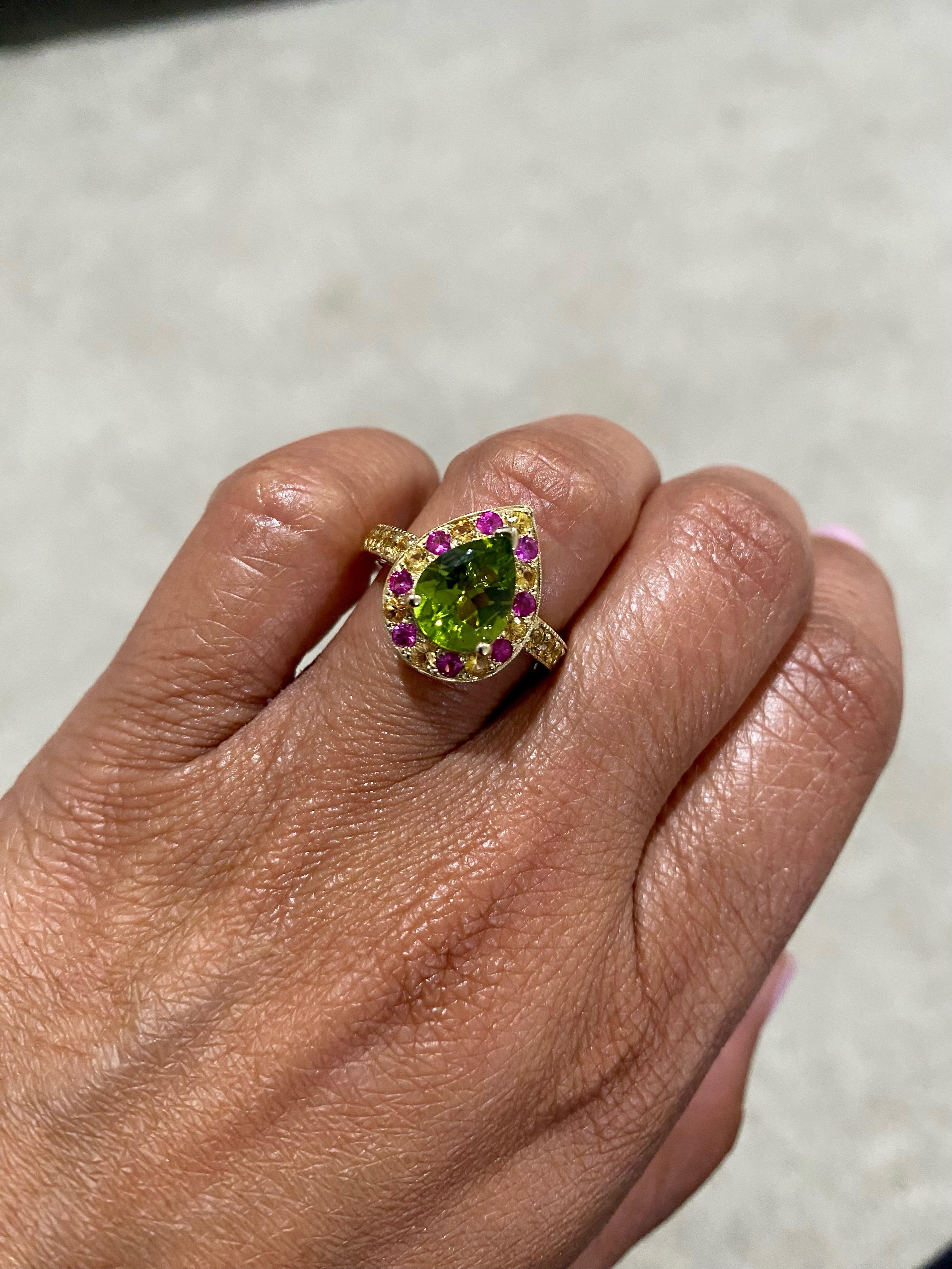 3.16 Carat Peridot Sapphire Yellow Gold Engagement Ring For Sale 1