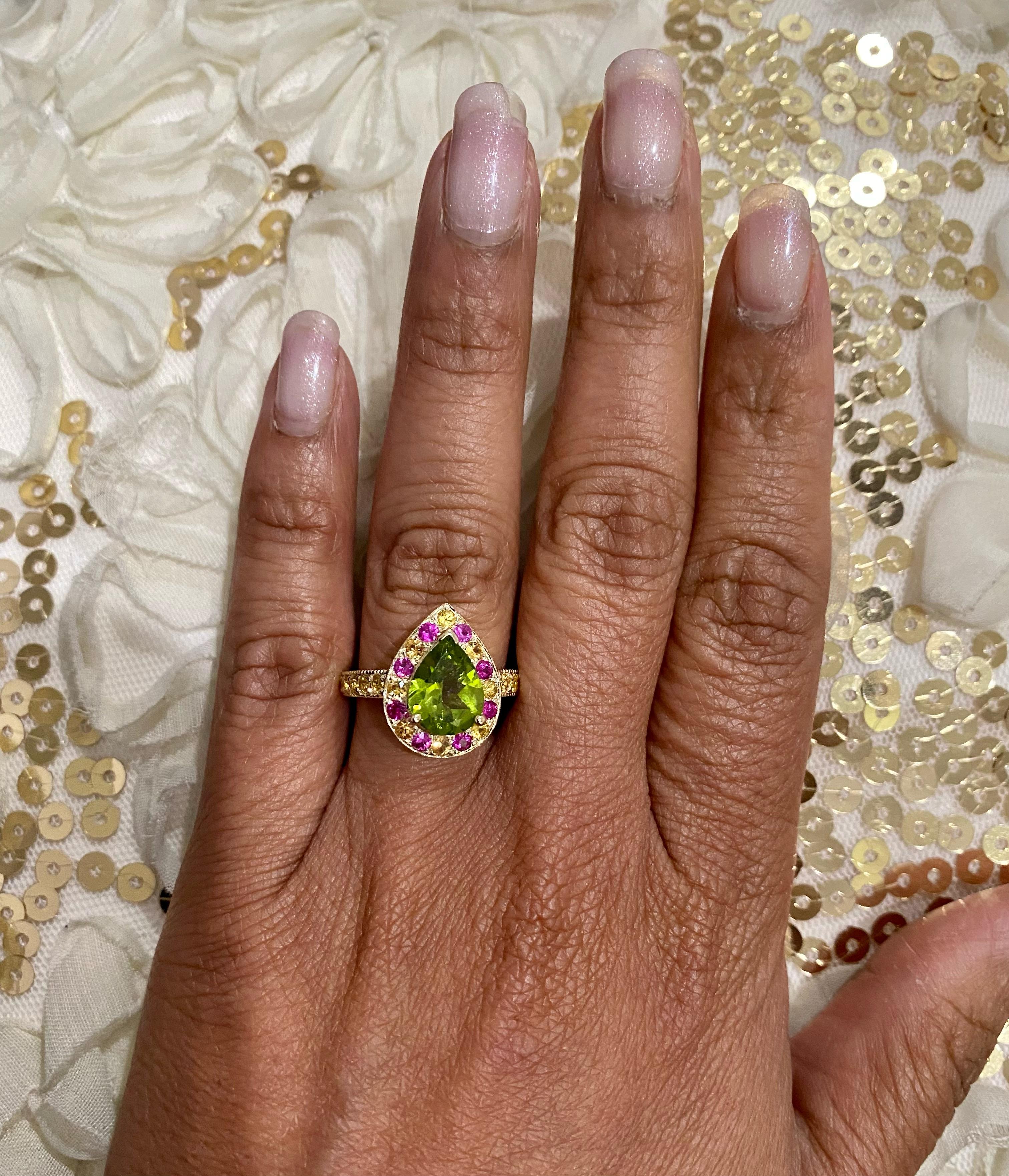3.16 Carat Peridot Sapphire Yellow Gold Engagement Ring For Sale 2