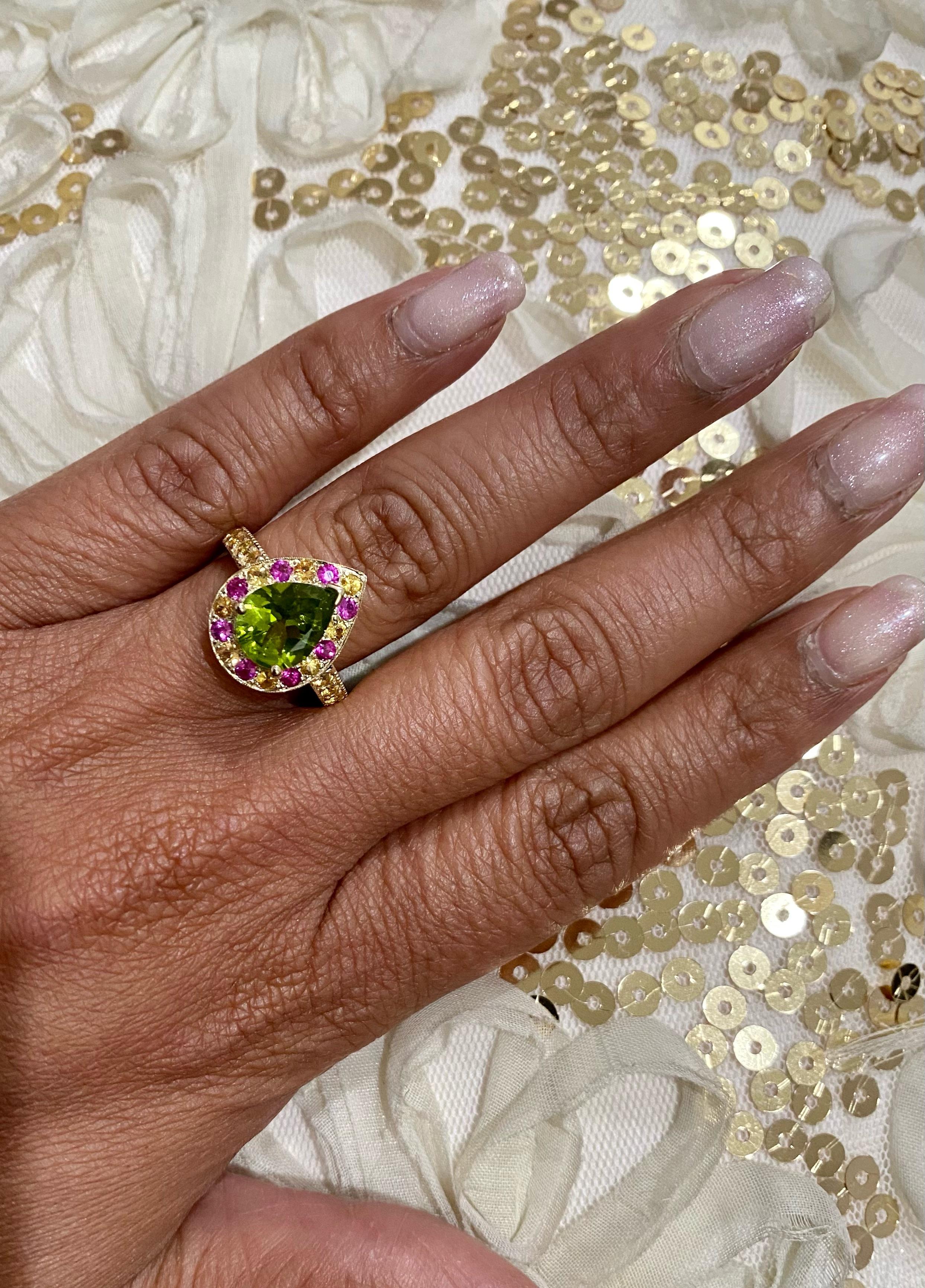 3.16 Carat Peridot Sapphire Yellow Gold Engagement Ring For Sale 3