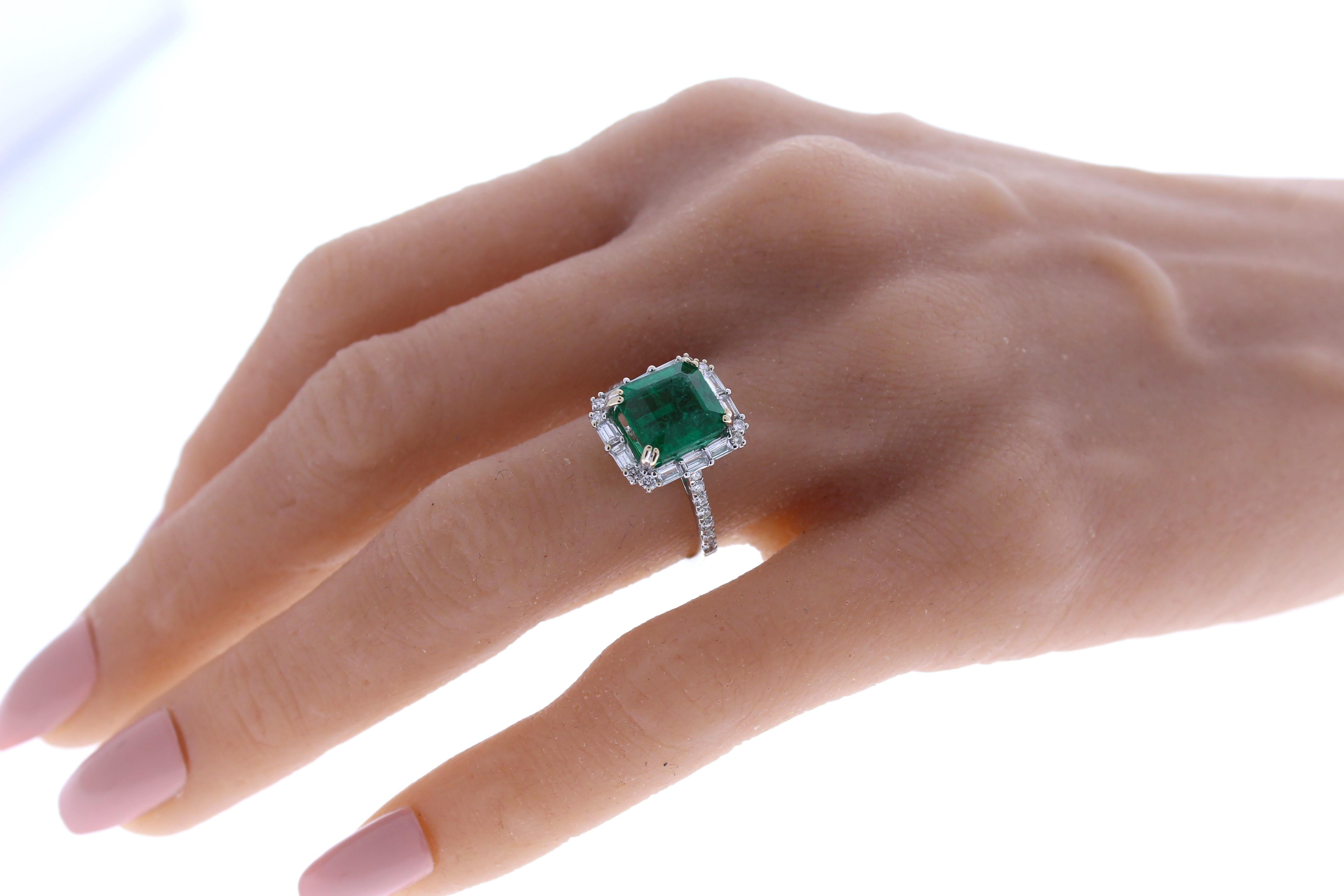 Contemporary 3.16 Carat Weight Green Emerald & Round Diamond Fashion Ring in 18k White Gold For Sale