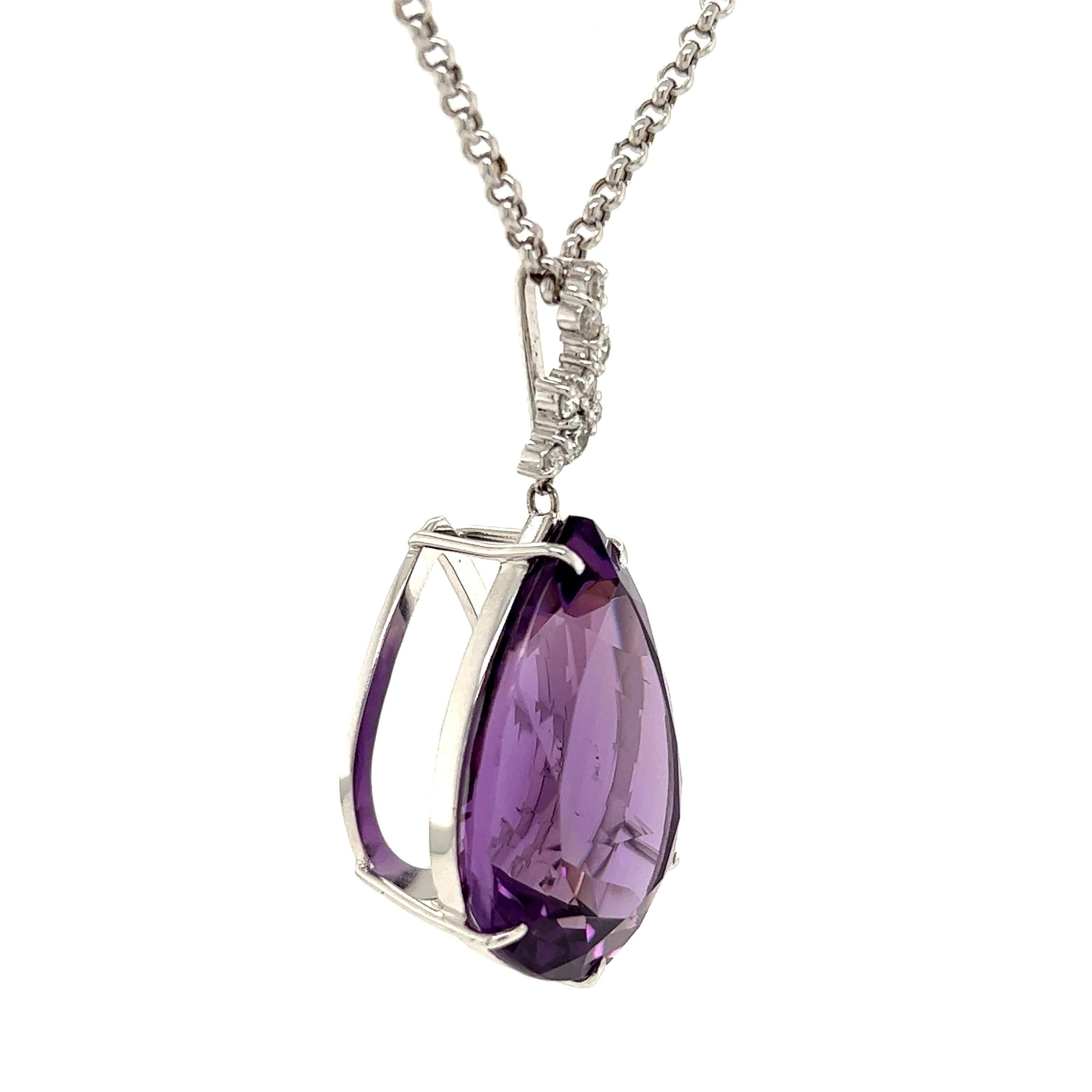 31.63 Carat Amethyst and Diamond Gold Pendant Necklace In Excellent Condition For Sale In Montreal, QC