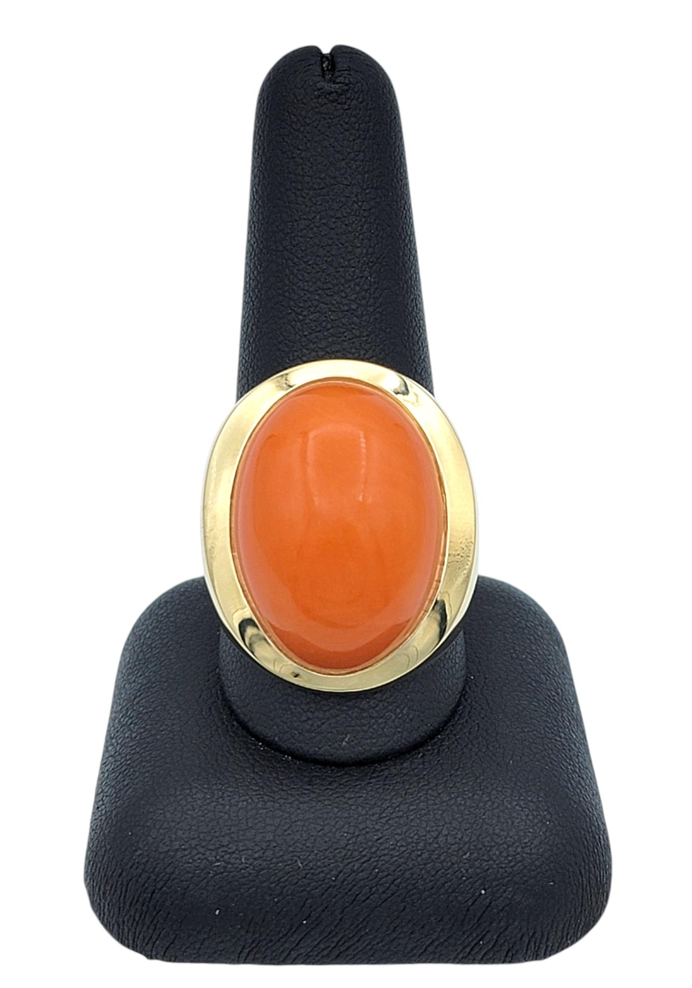 31.68 Karat Oval Cabochon Rot Italienischer Koralle Cocktail-Ring 14 Karat Gelbgold im Angebot 5