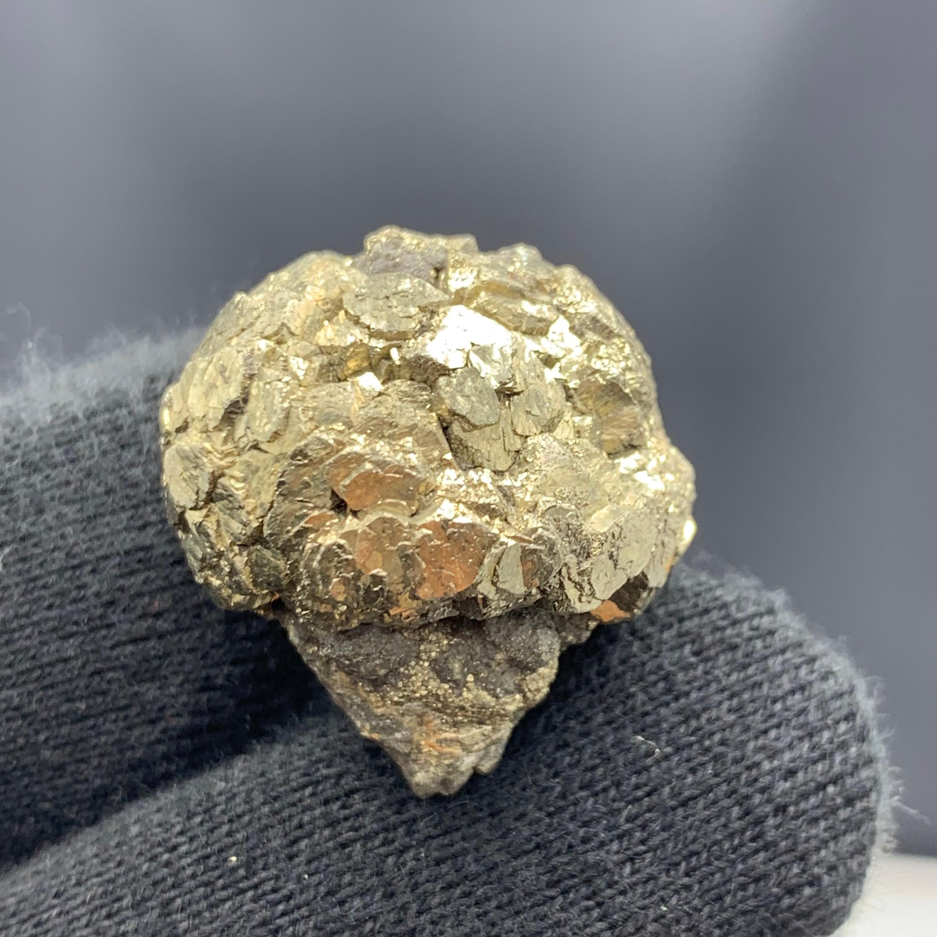 31.69 Gram Adorable Pyrite Specimen From Jowzjan, Afghanistan In Good Condition For Sale In Peshawar, PK