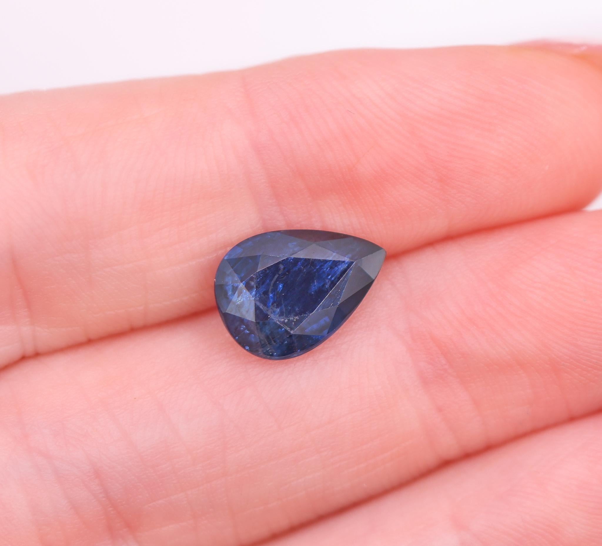 Taglio a goccia Gemma sciolta di zaffiro blu da 3.17 carati  Forma a pera 11,2 x 8,1 mm in vendita