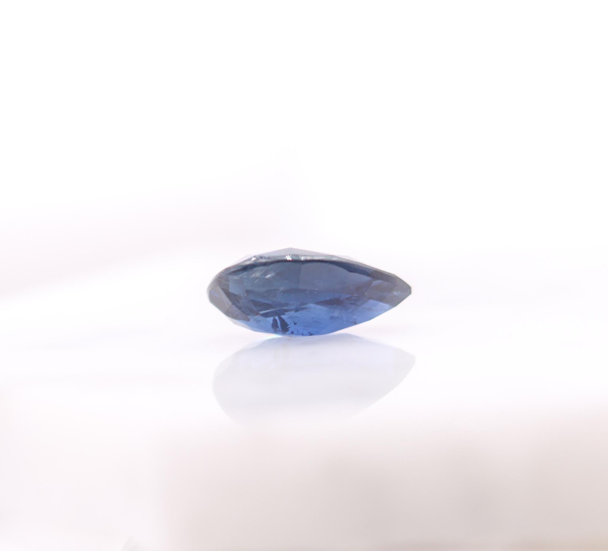 Donna Gemma sciolta di zaffiro blu da 3.17 carati  Forma a pera 11,2 x 8,1 mm in vendita