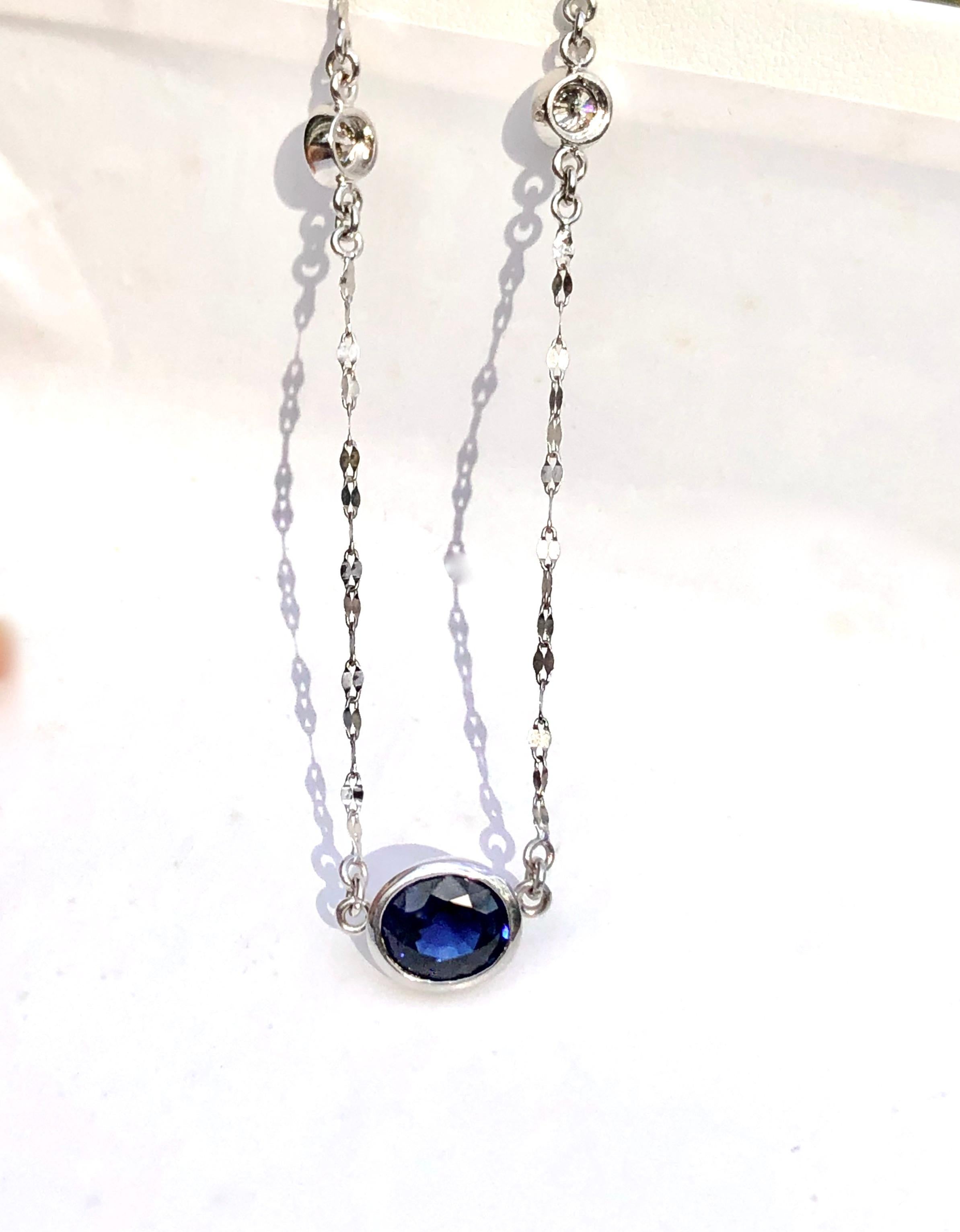 Contemporary 3.17 Carat Oval Shape Blue Sapphire and Diamond Solitaire Pendant Necklace For Sale