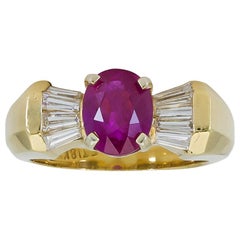 3,17 Karat Rubin und Diamant Drei-Stein-Verlobungsring