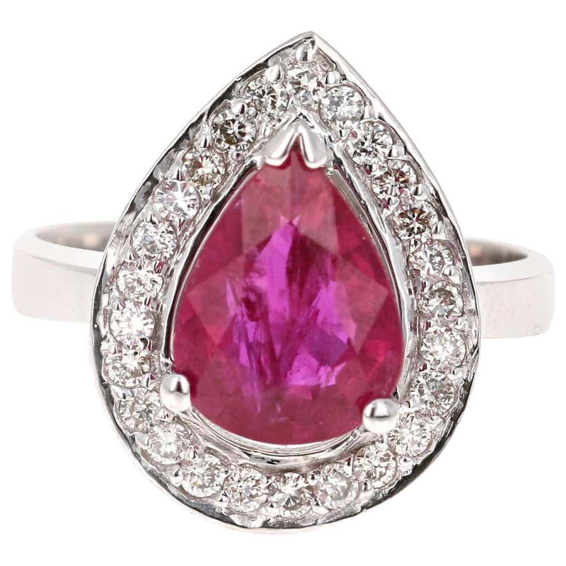 22 Karat Gold Hammered Ring Set with Step Cut Ruby 4.17 Carat For Sale ...