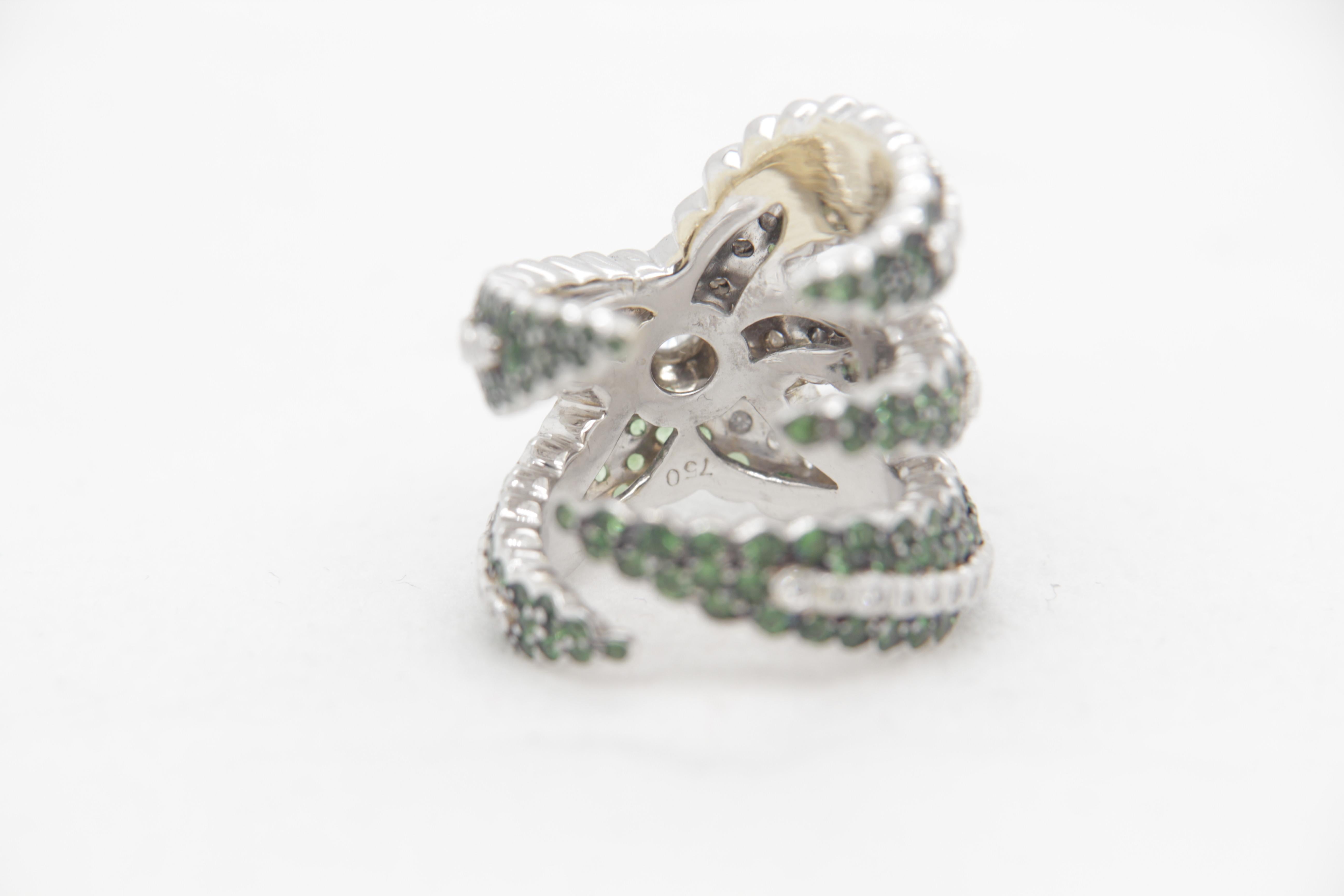 Round Cut 3.17 Carat Tsavorite and 1.51 Carat Diamond Ring in 18 Karat Gold For Sale