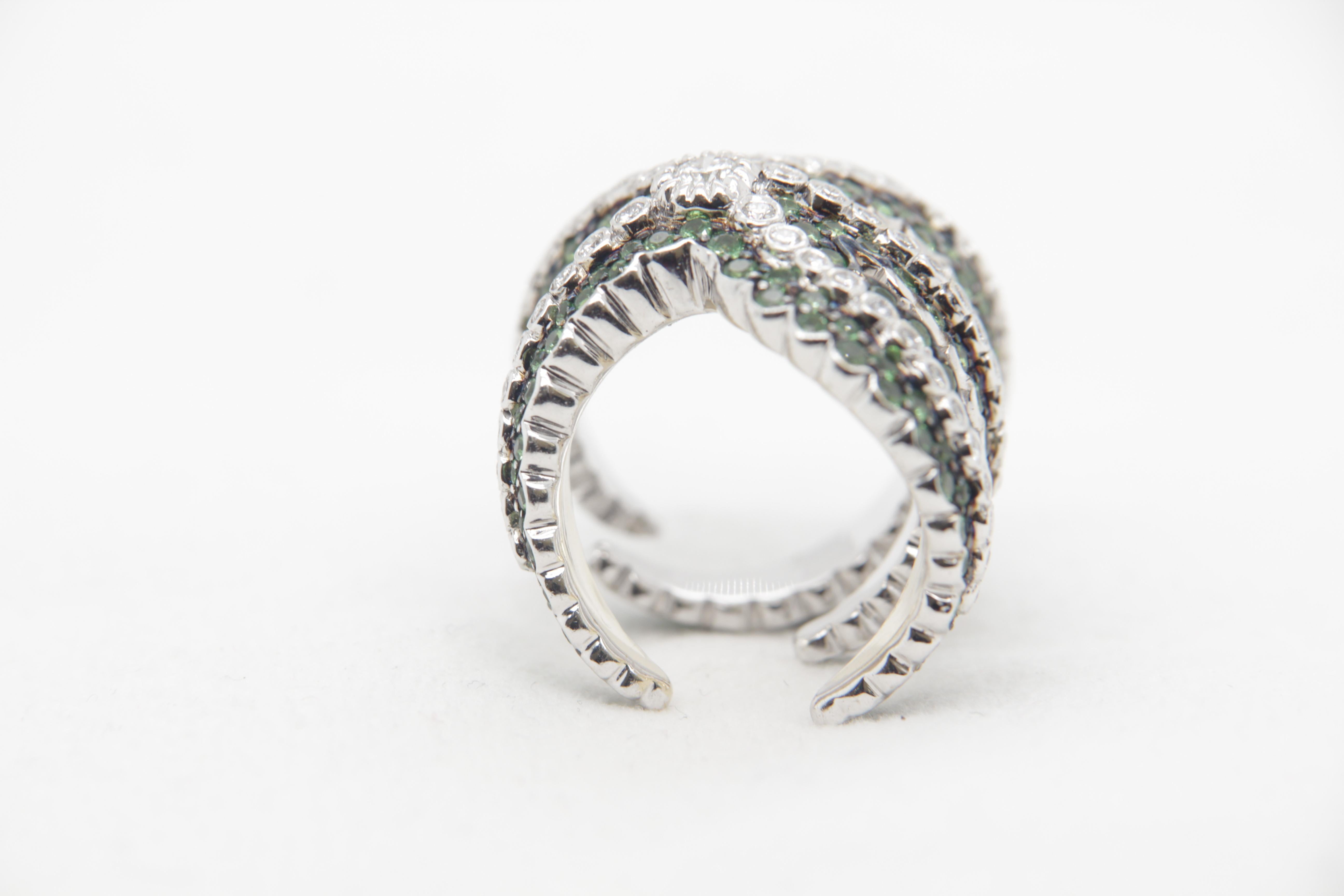 3.17 Carat Tsavorite and 1.51 Carat Diamond Ring in 18 Karat Gold For Sale 1