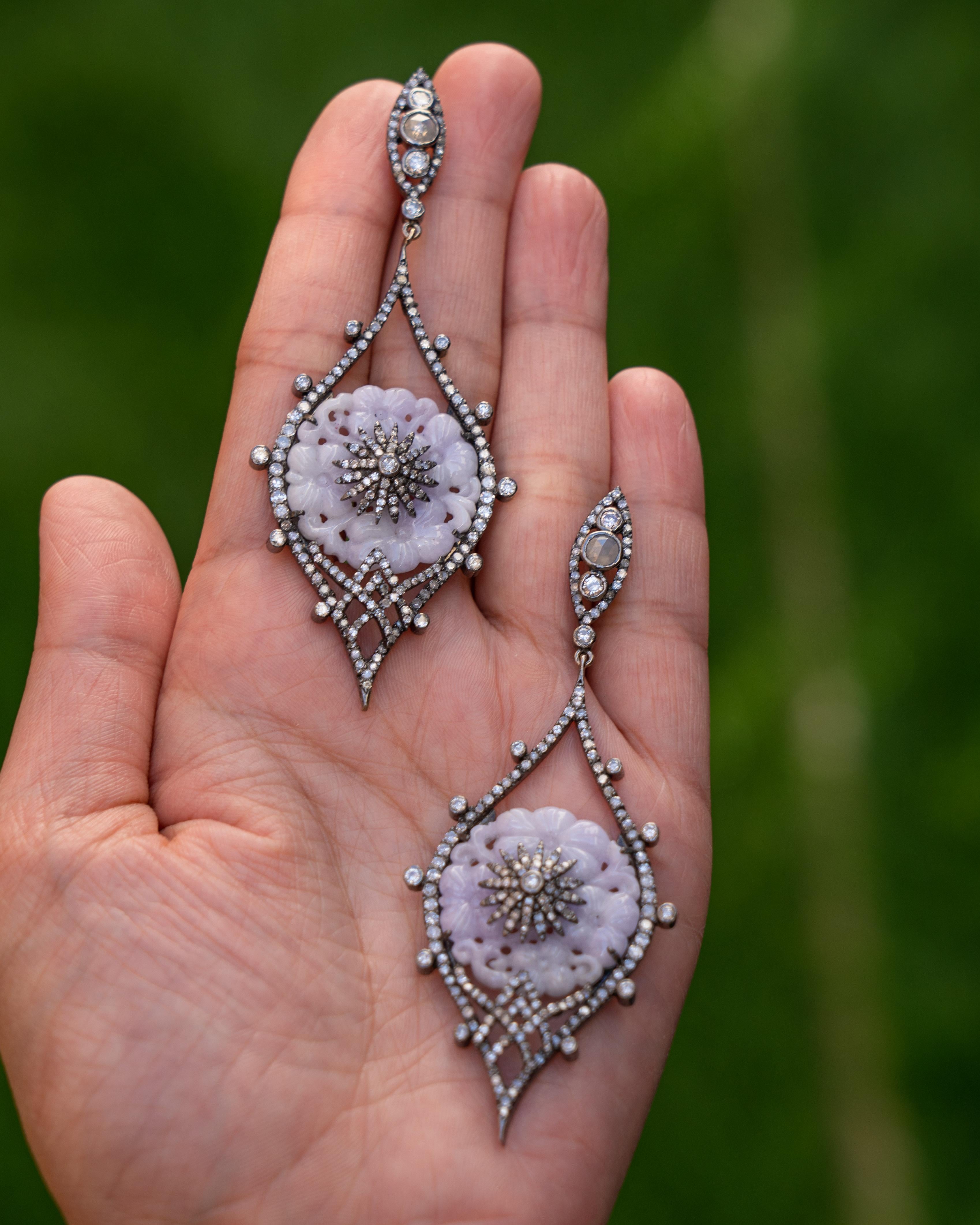 31.71 Carat Carved Lavender Jade and Diamond Dangle Earrings In New Condition For Sale In Bangkok, Thailand
