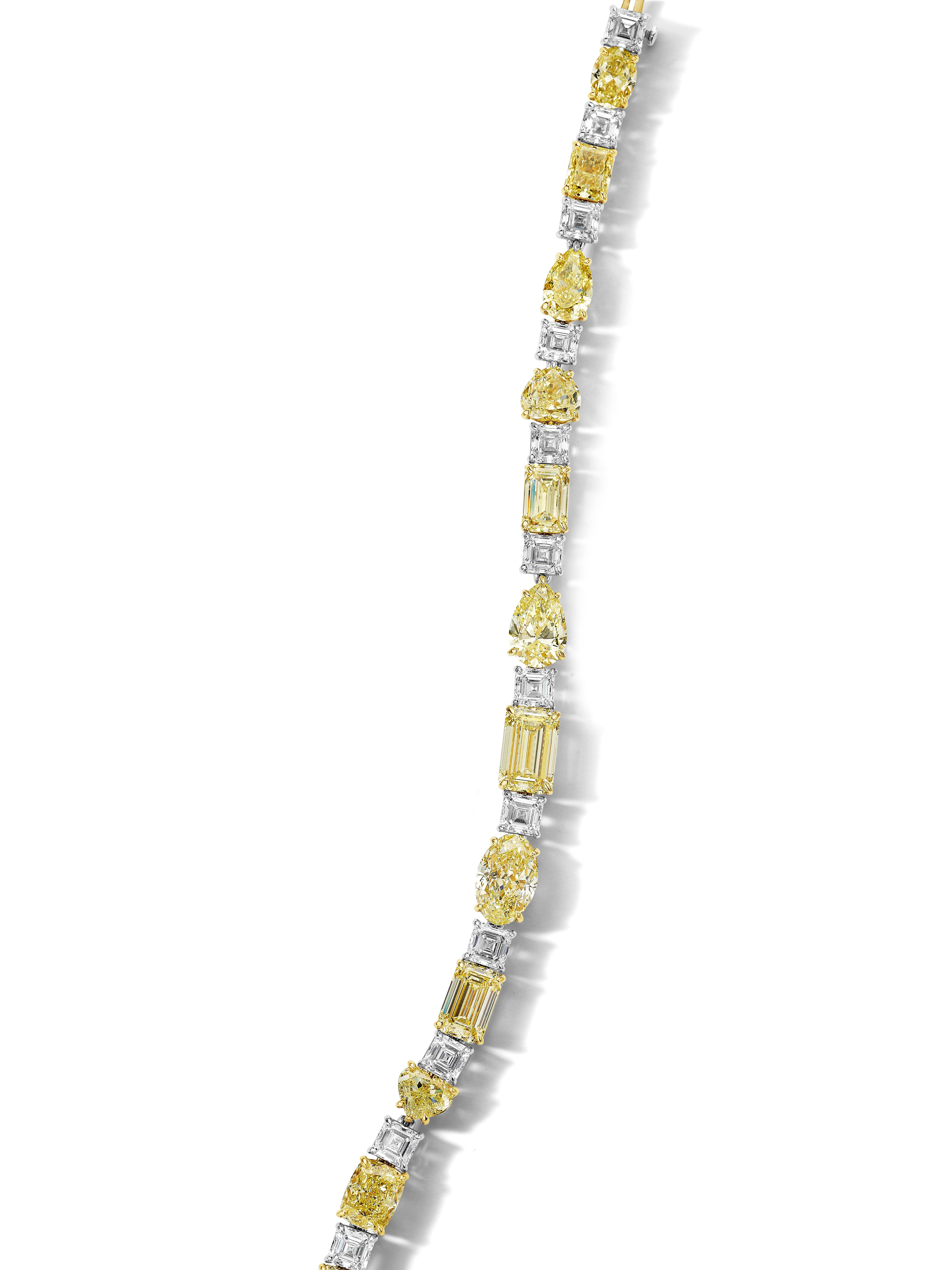 Moderne Bracelet de diamants de forme mixte jaune et blanc de 31,71 carats en vente
