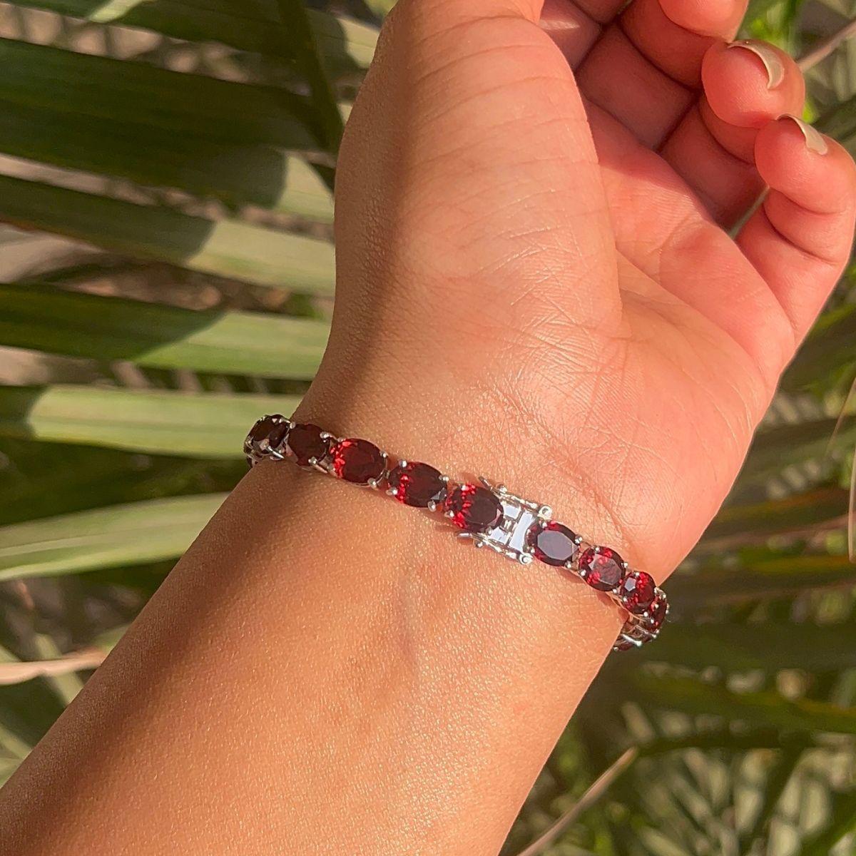 31.77 Karat Ovalschliff Granat Stapelbares Tennisarmband für Mutter aus Sterlingsilber im Angebot 5
