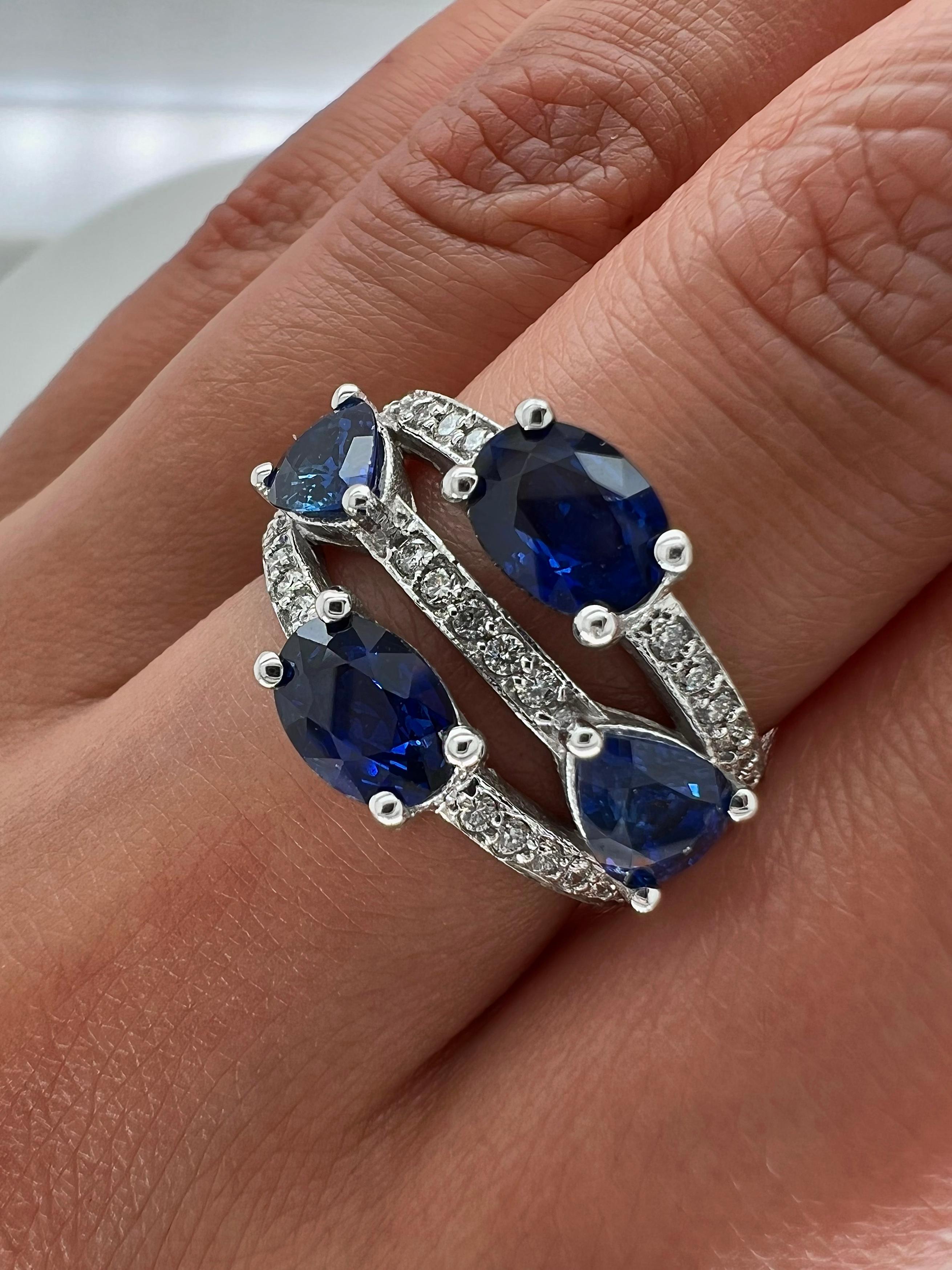 3.71 Total Carat Sapphire Diamond Ladies Ring In New Condition For Sale In New York, NY