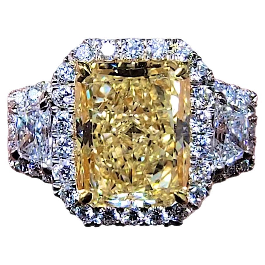 3.17ct Light Yellow Radiant VVS2 GIA Ring For Sale