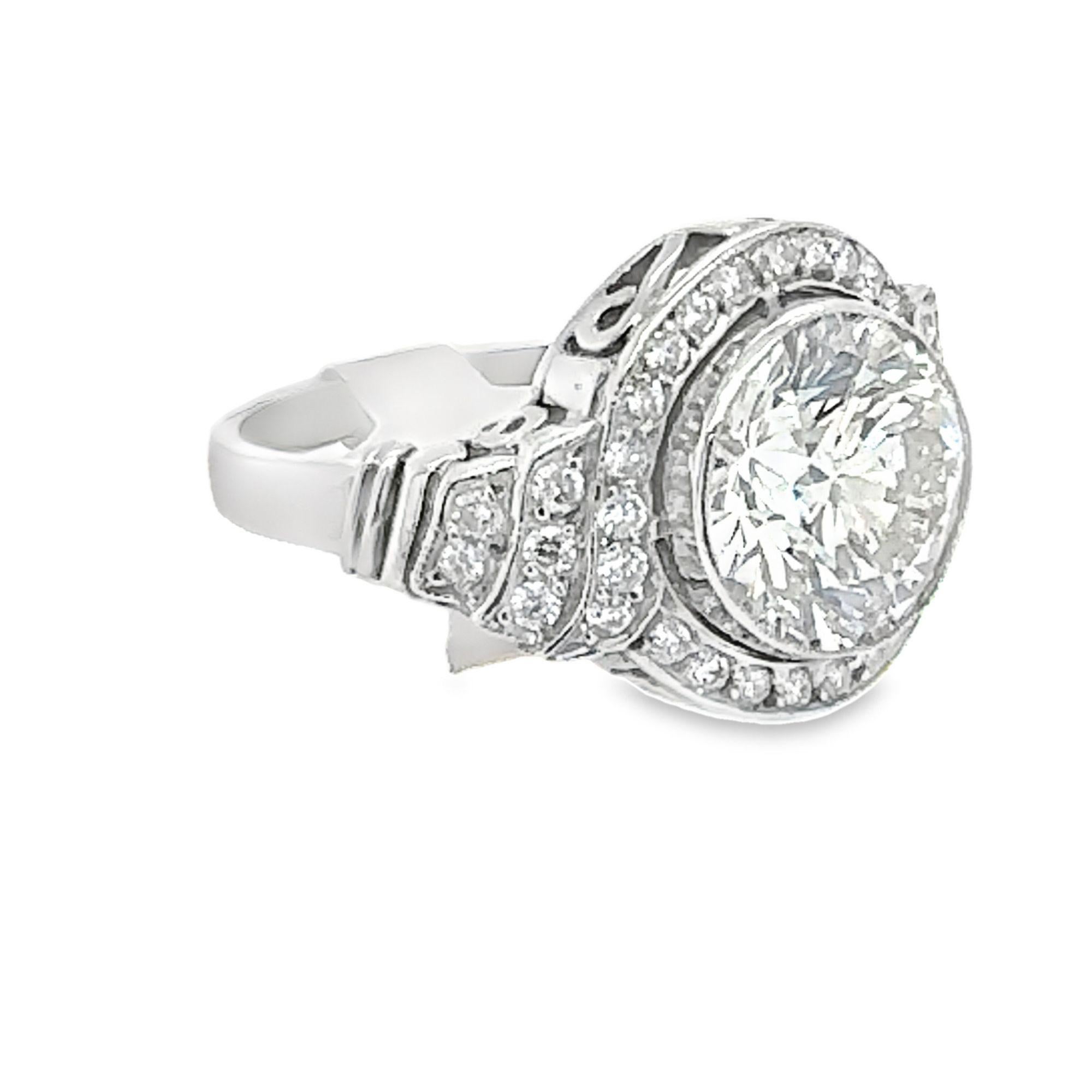 Art Deco 3.18 carat Diamond Ring in Platinum For Sale