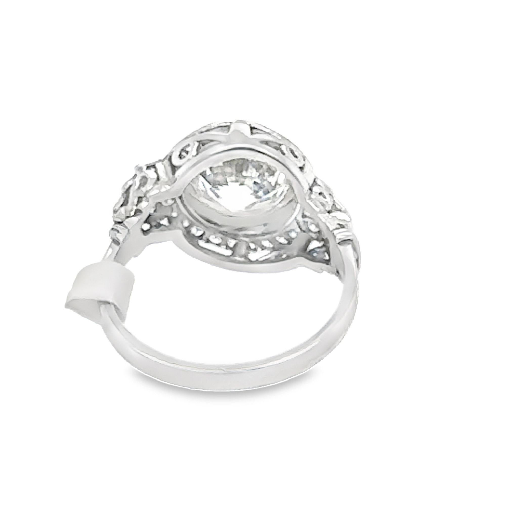 Round Cut 3.18 carat Diamond Ring in Platinum For Sale