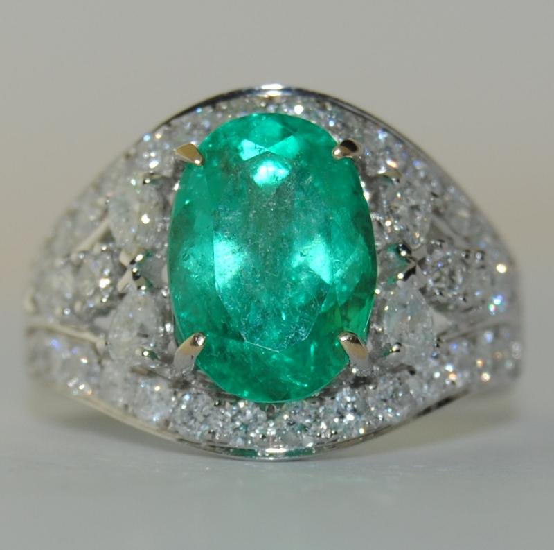 Oval Cut 3.18 Carat Emerald with 1.27 Carat Diamond Ring For Sale
