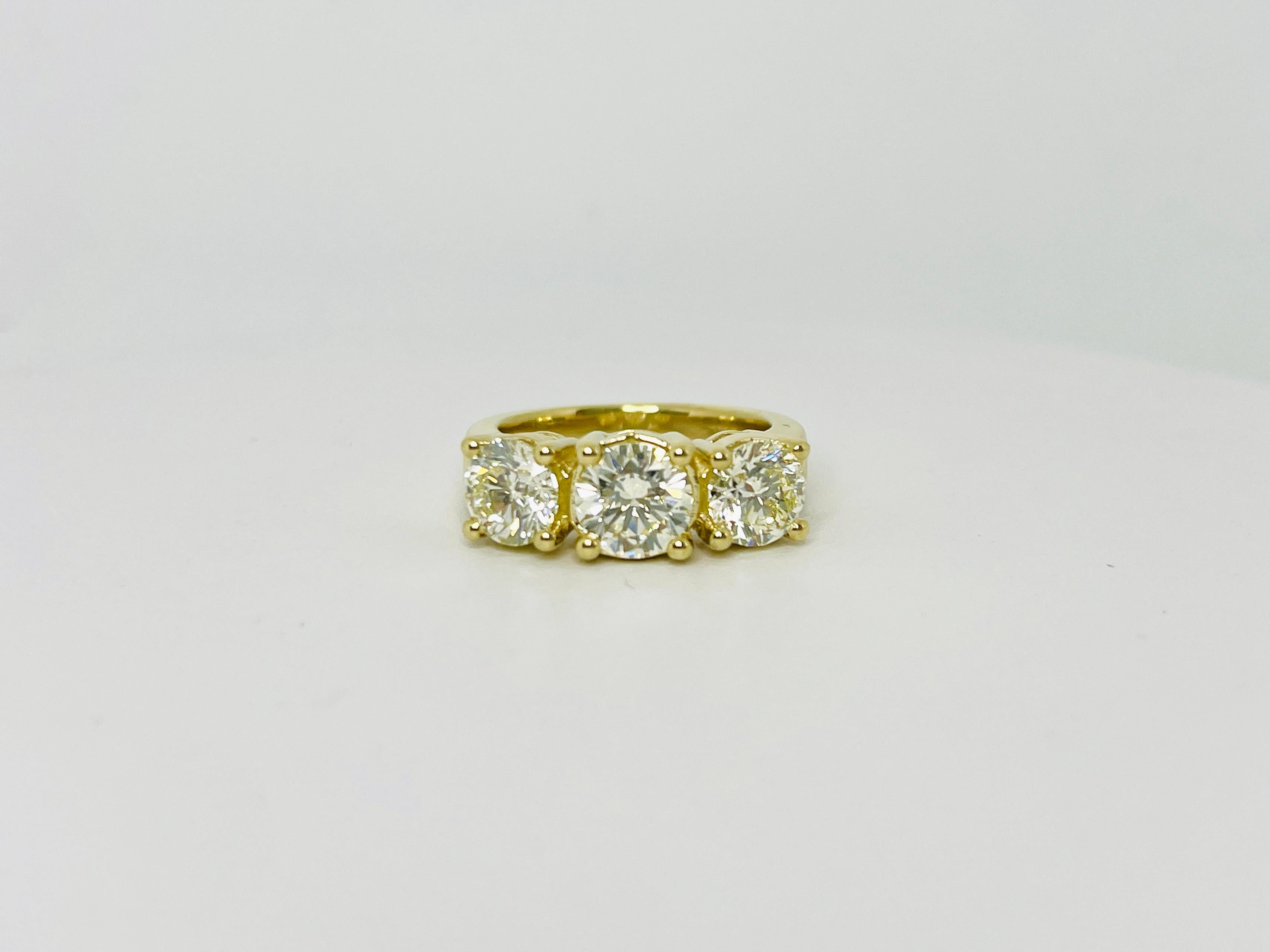 Bague à mini anneau en or jaune 14 carats avec diamants naturels de 3,18 carats 
Bague Taille 7, moyenne I-J,VVS  8,36 grammes.

*Expédition gratuite aux États-Unis