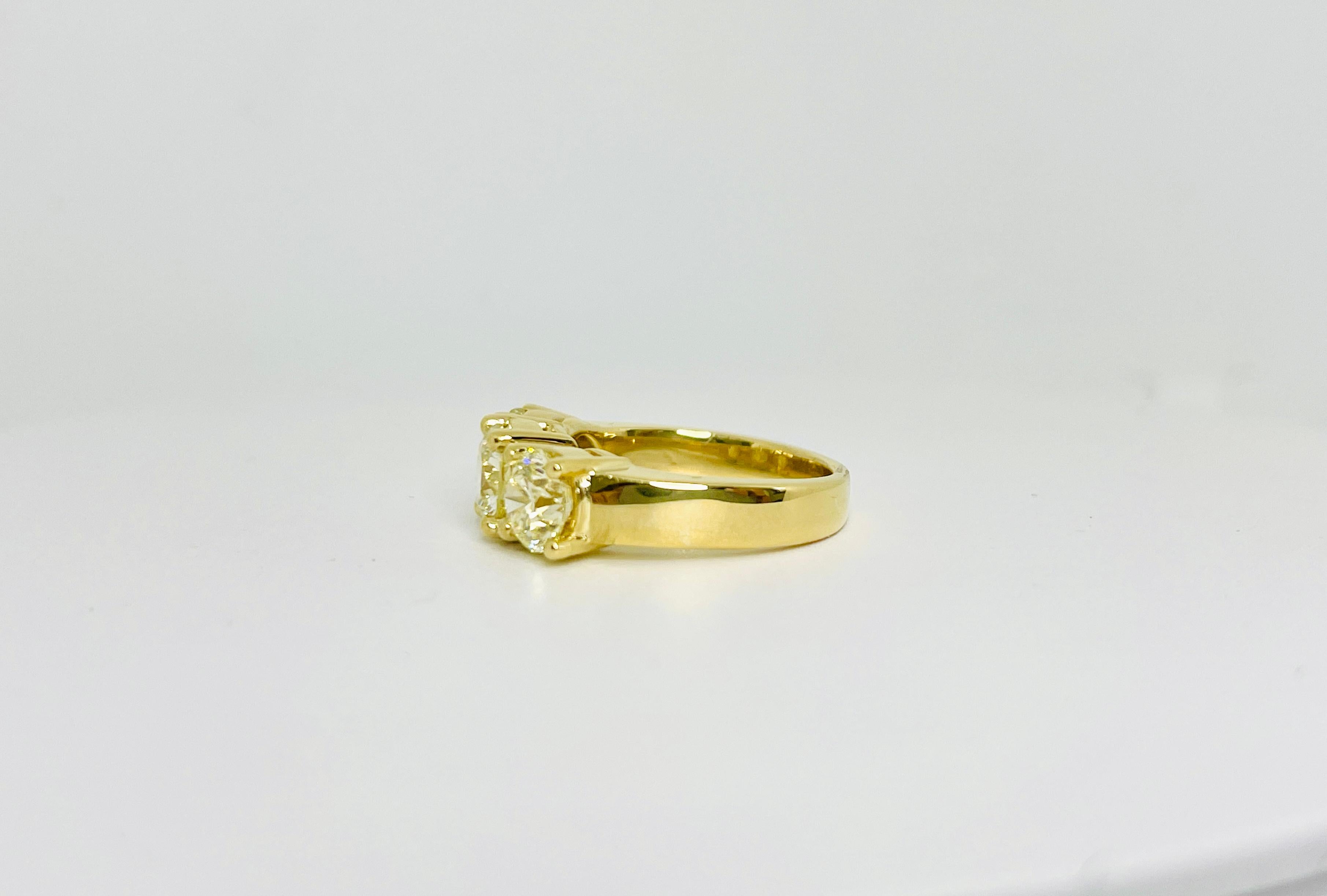 3.18 Carat Natural Diamond Yellow Gold Mini band Ring 14K  For Sale 2