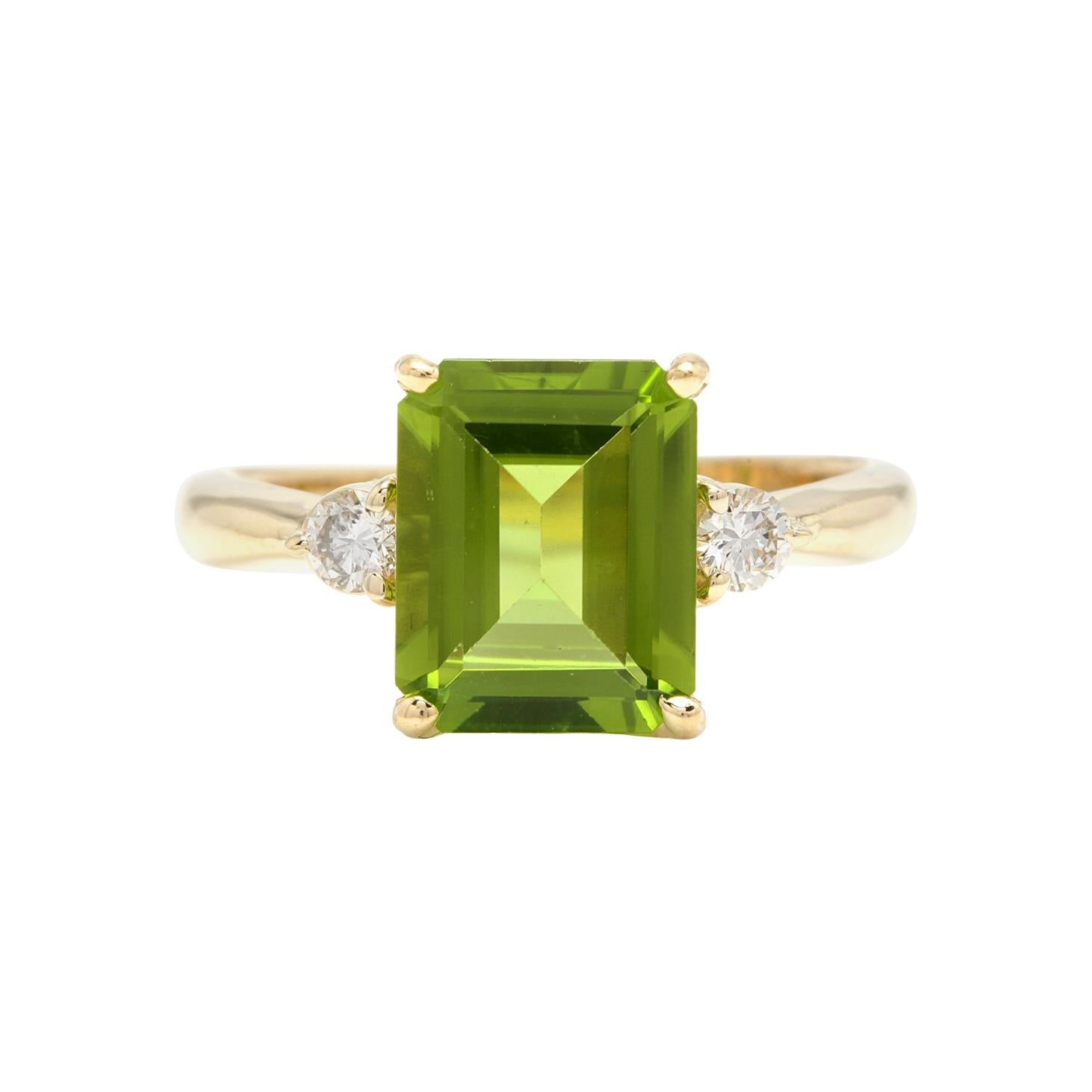 3.18 Carat Natural Peridot and Diamond 14k Solid Yellow Gold Ring For Sale