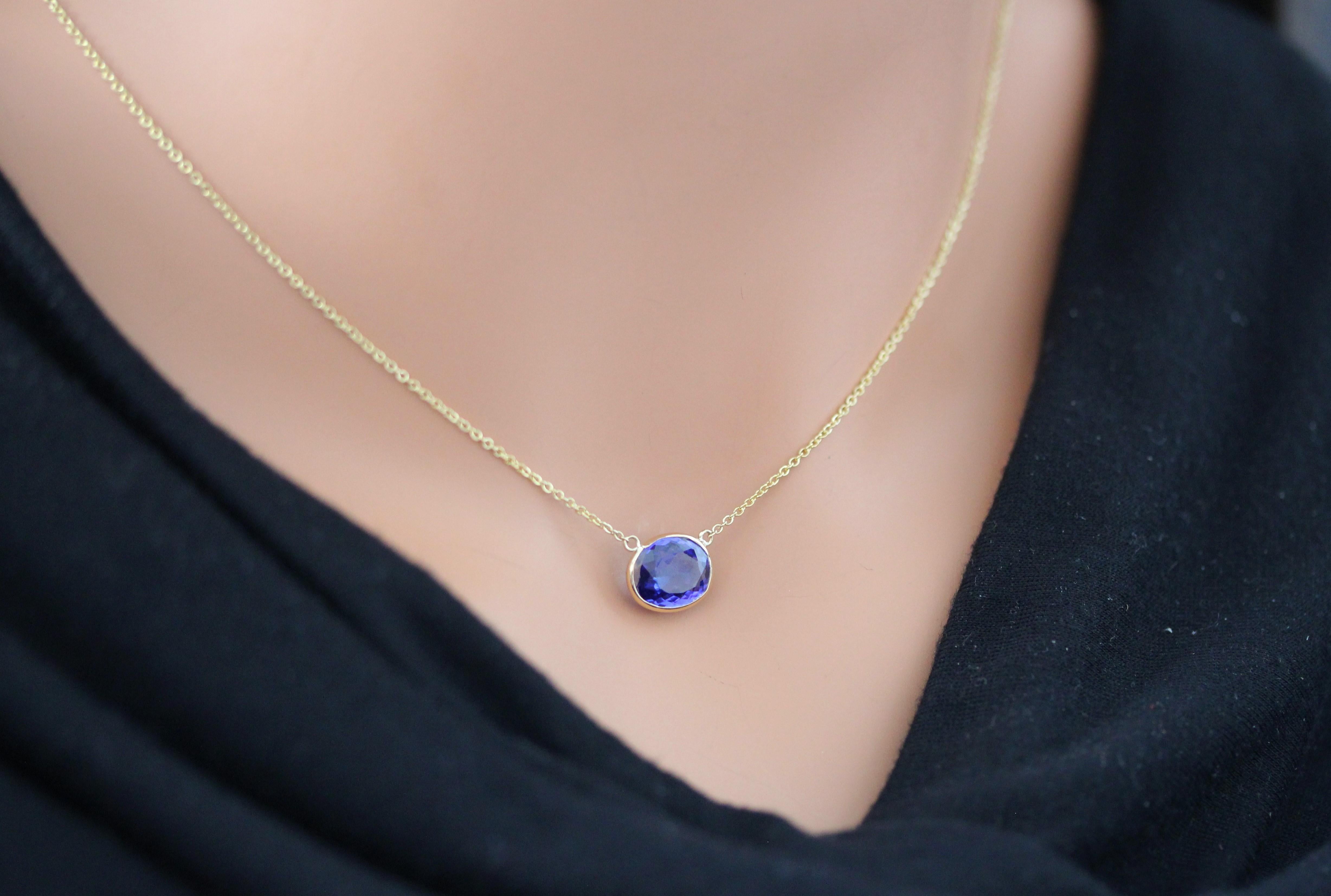 Oval Cut 3.18 Carat Oval Tanzanite Blue Fashion Necklaces In 14k Yellow Gold For Sale