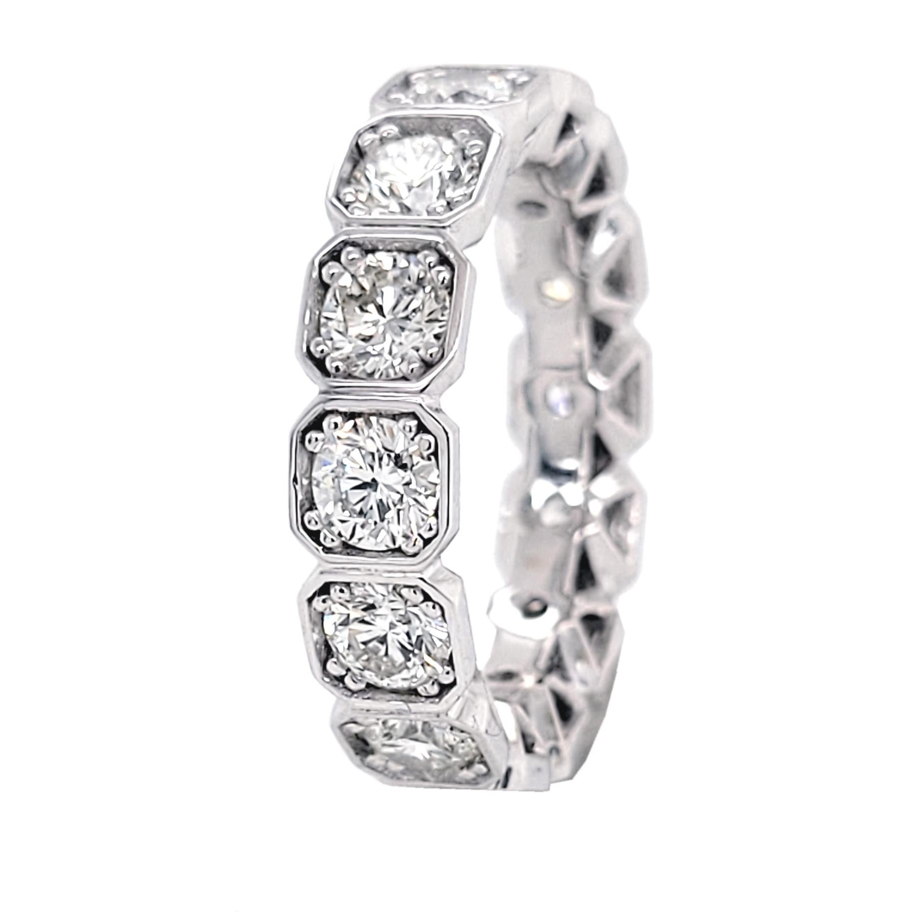 Taille ronde Bague d'éternité en or 18 carats avec diamants ronds brillants de 3,18 carats