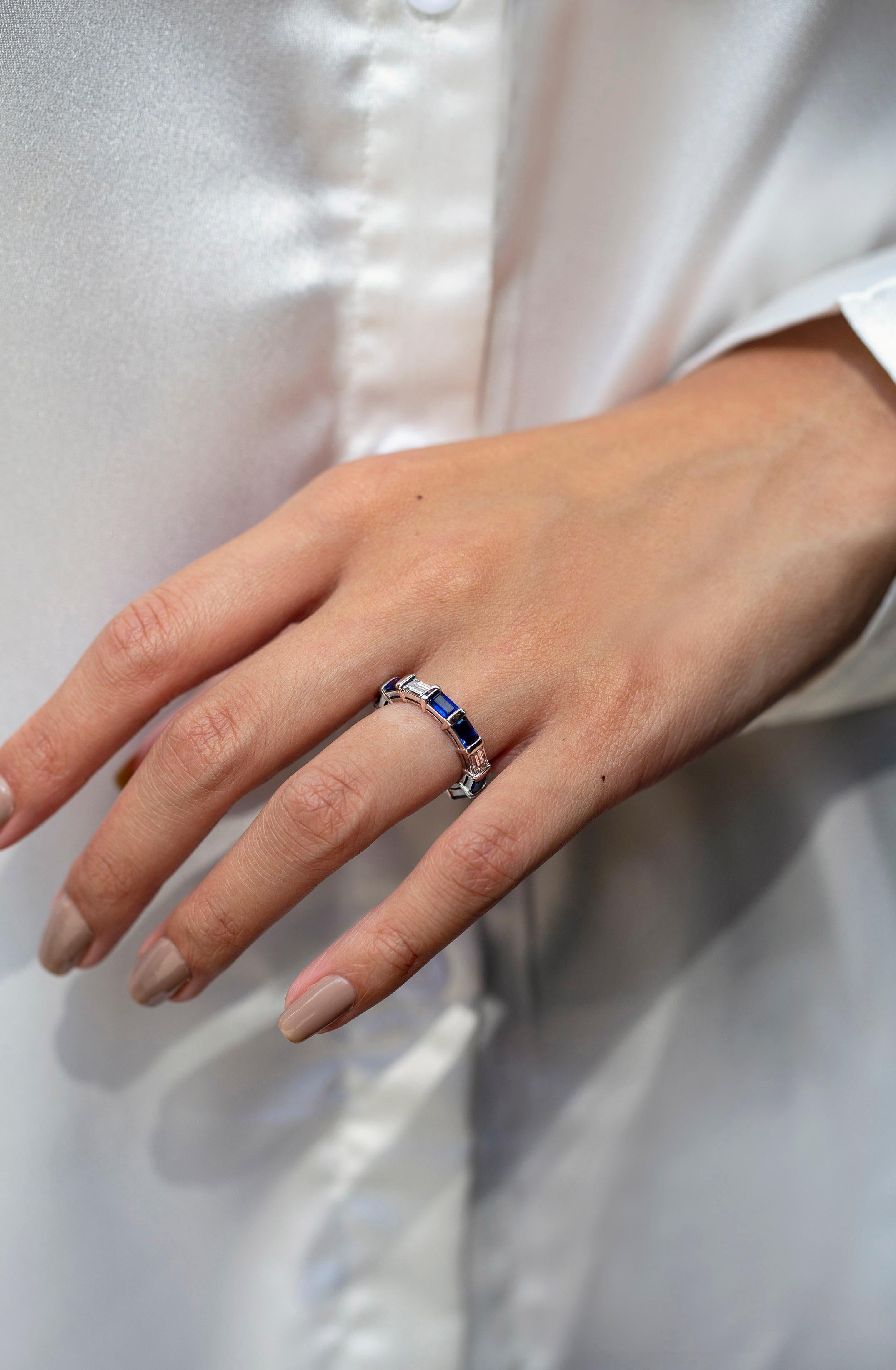 Roman Malakov Ehering mit 3,18 Karat blauem Saphir und Diamant im Smaragdschliff (Zeitgenössisch) im Angebot